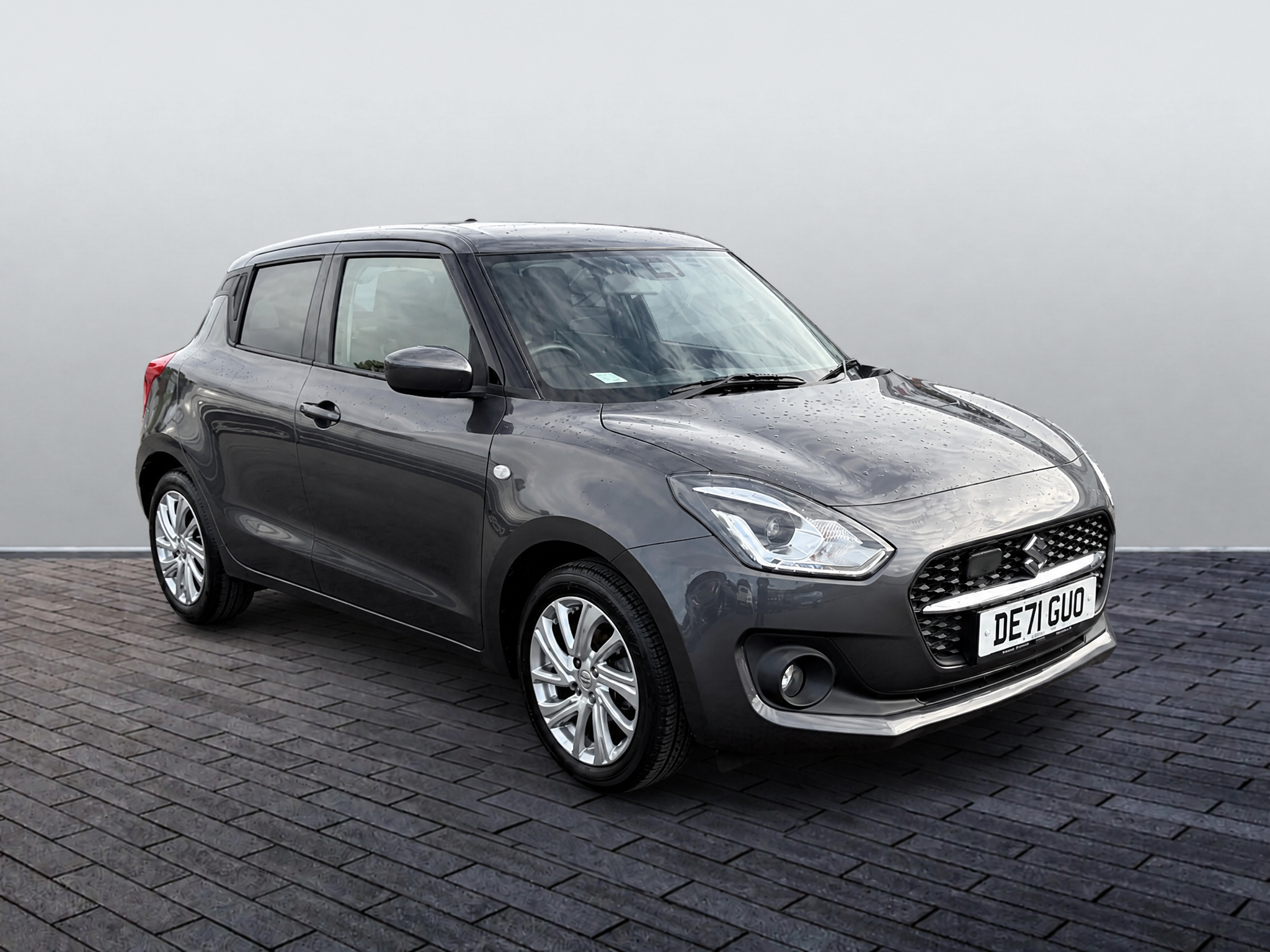 Main listing image - Suzuki Swift