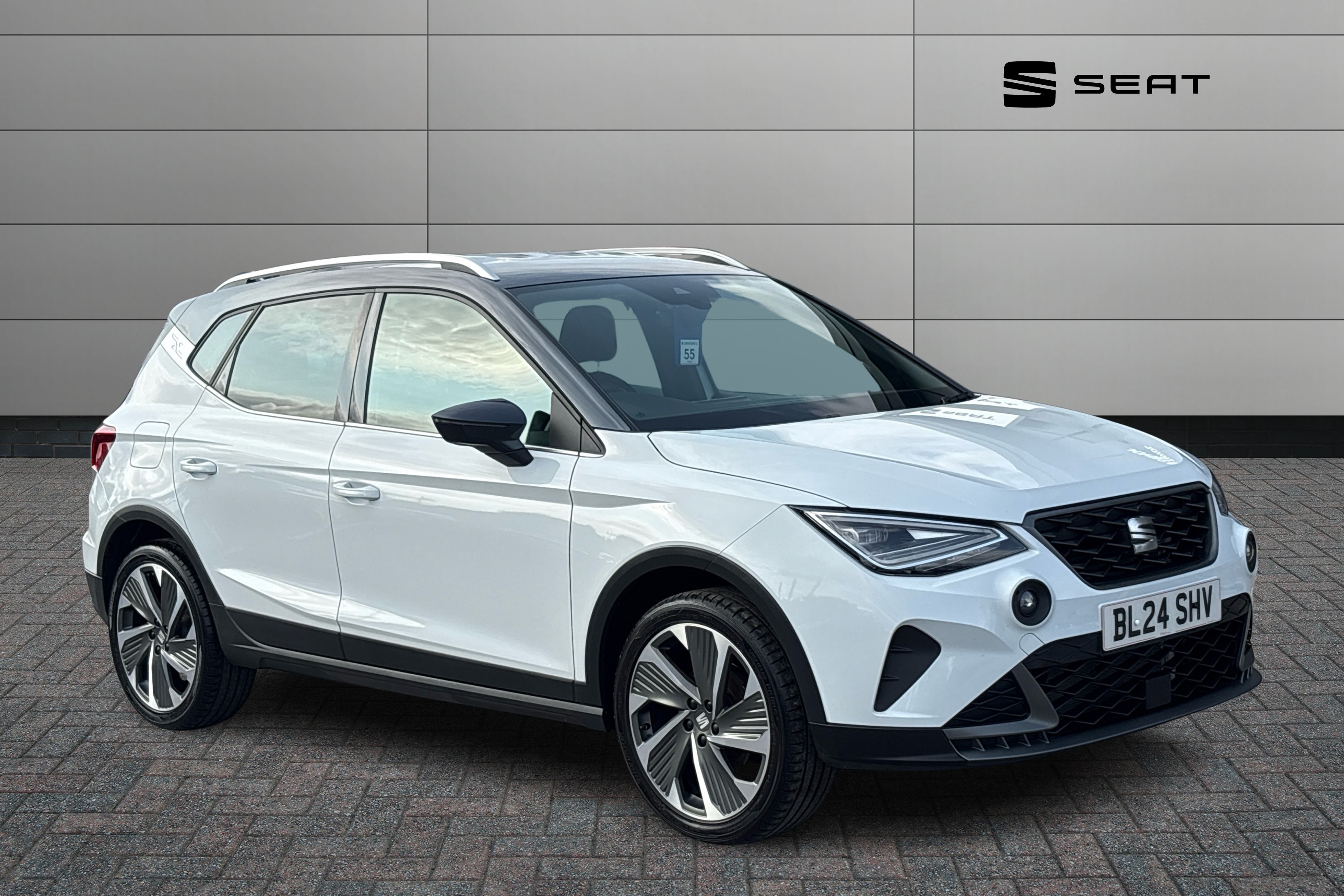 Main listing image - SEAT Arona