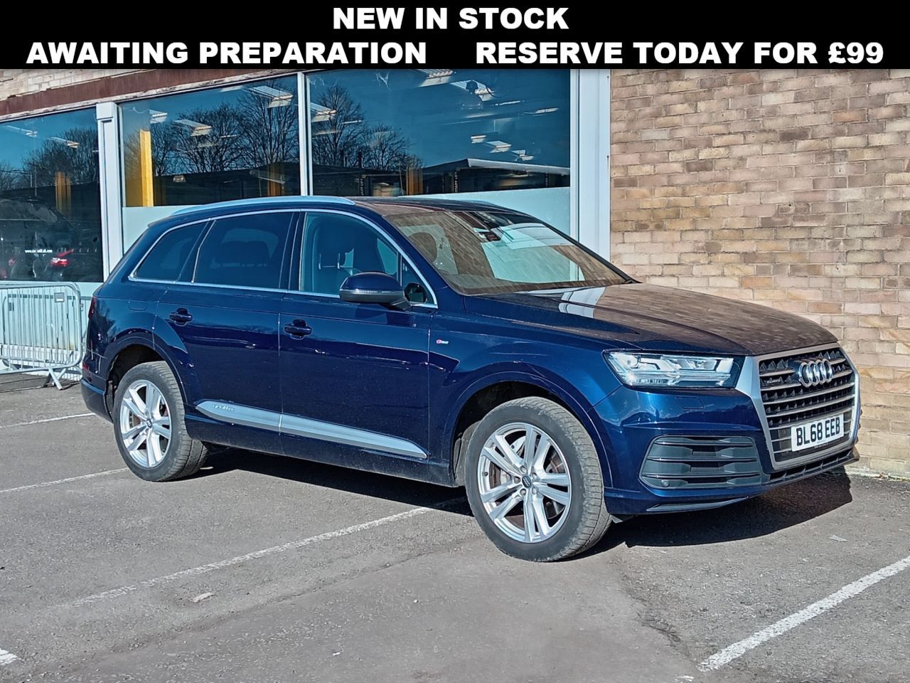 Main listing image - Audi Q7