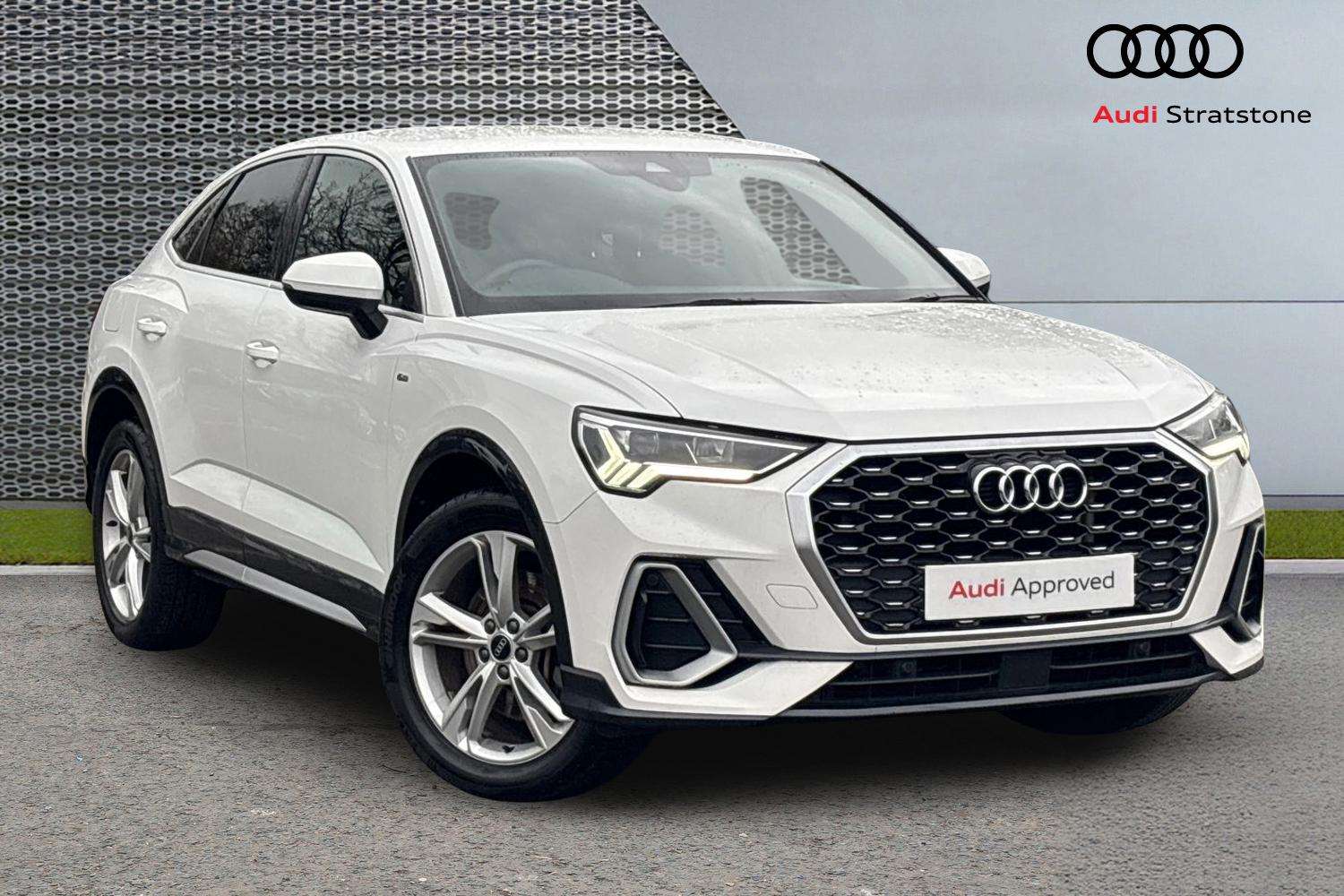 Main listing image - Audi Q3