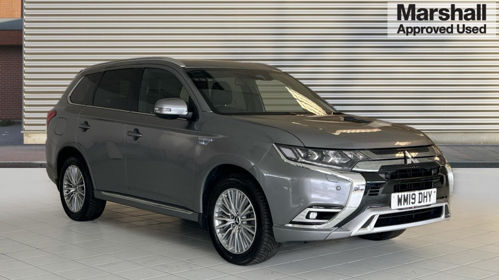 Main listing image - Mitsubishi Outlander