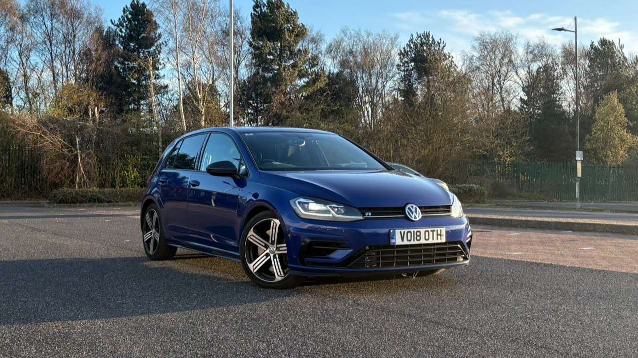 Main listing image - Volkswagen Golf R