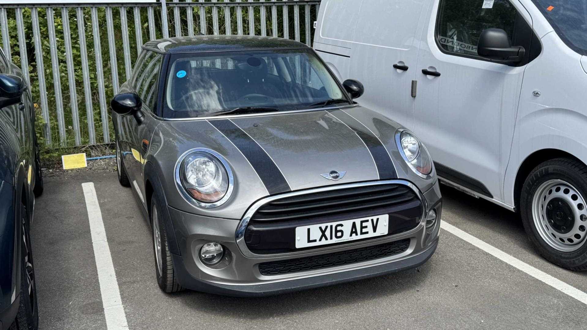 Main listing image - MINI Hatchback