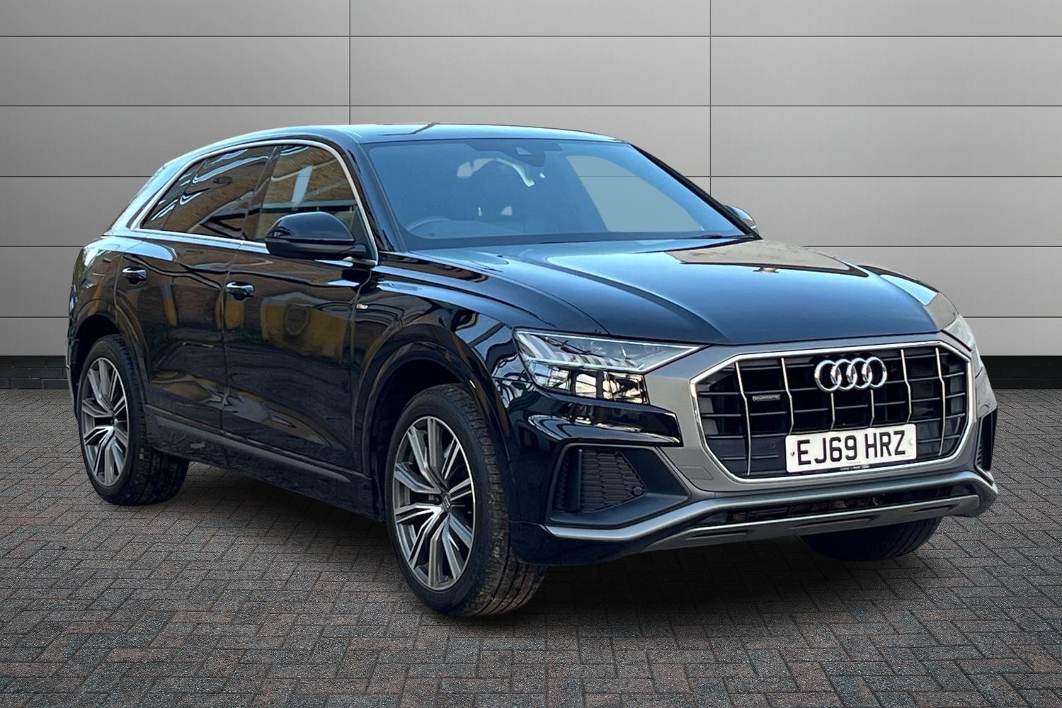 Main listing image - Audi Q8