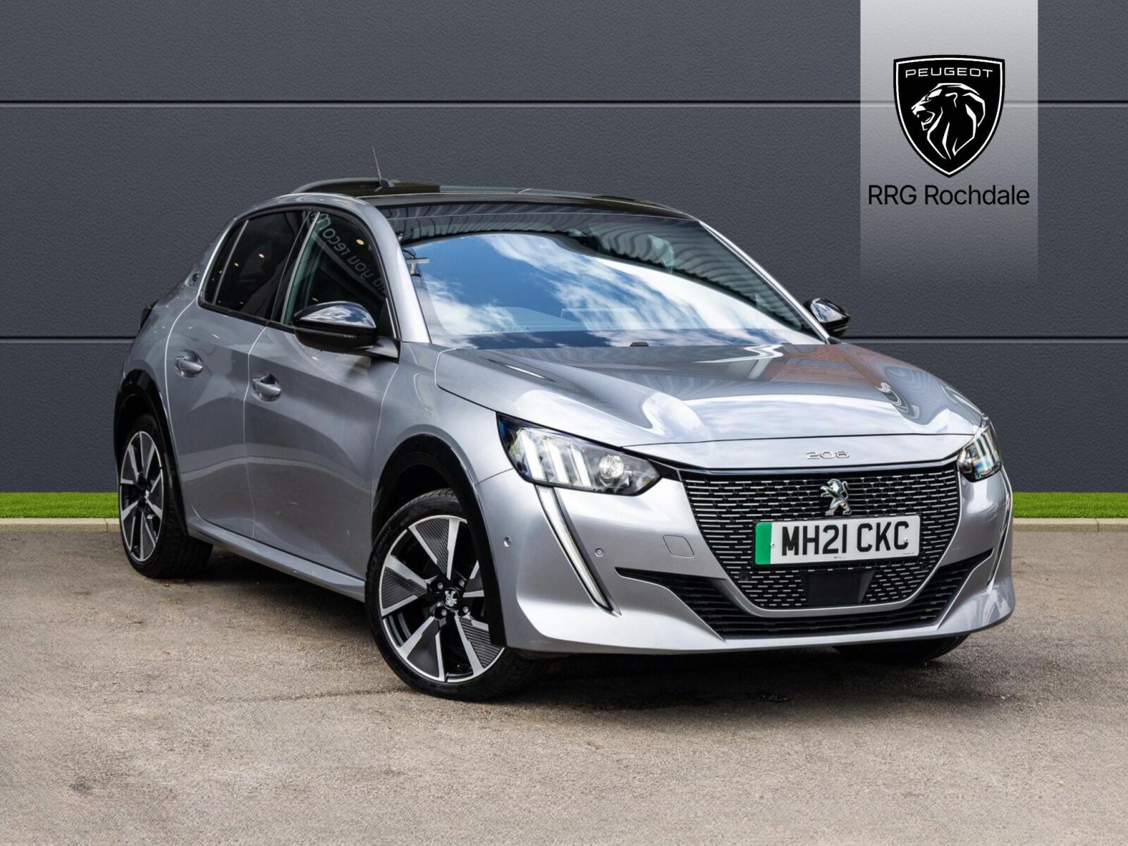 Main listing image - Peugeot e-208