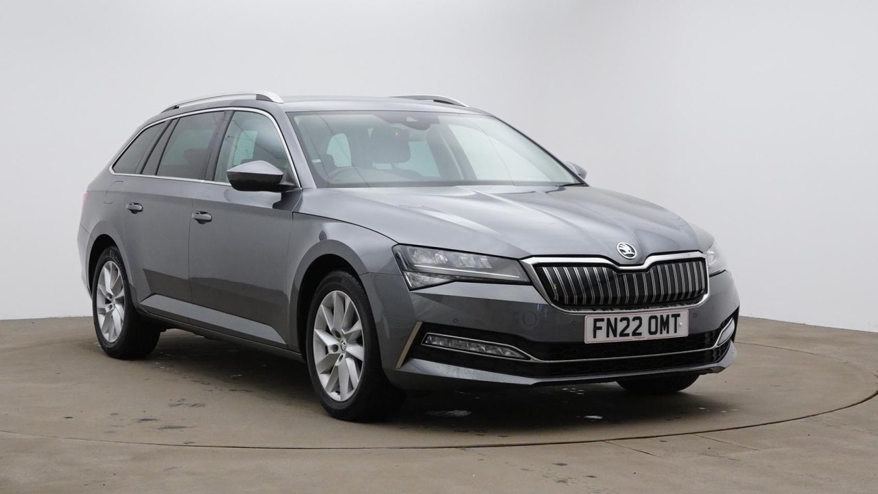 Main listing image - Skoda Superb Estate