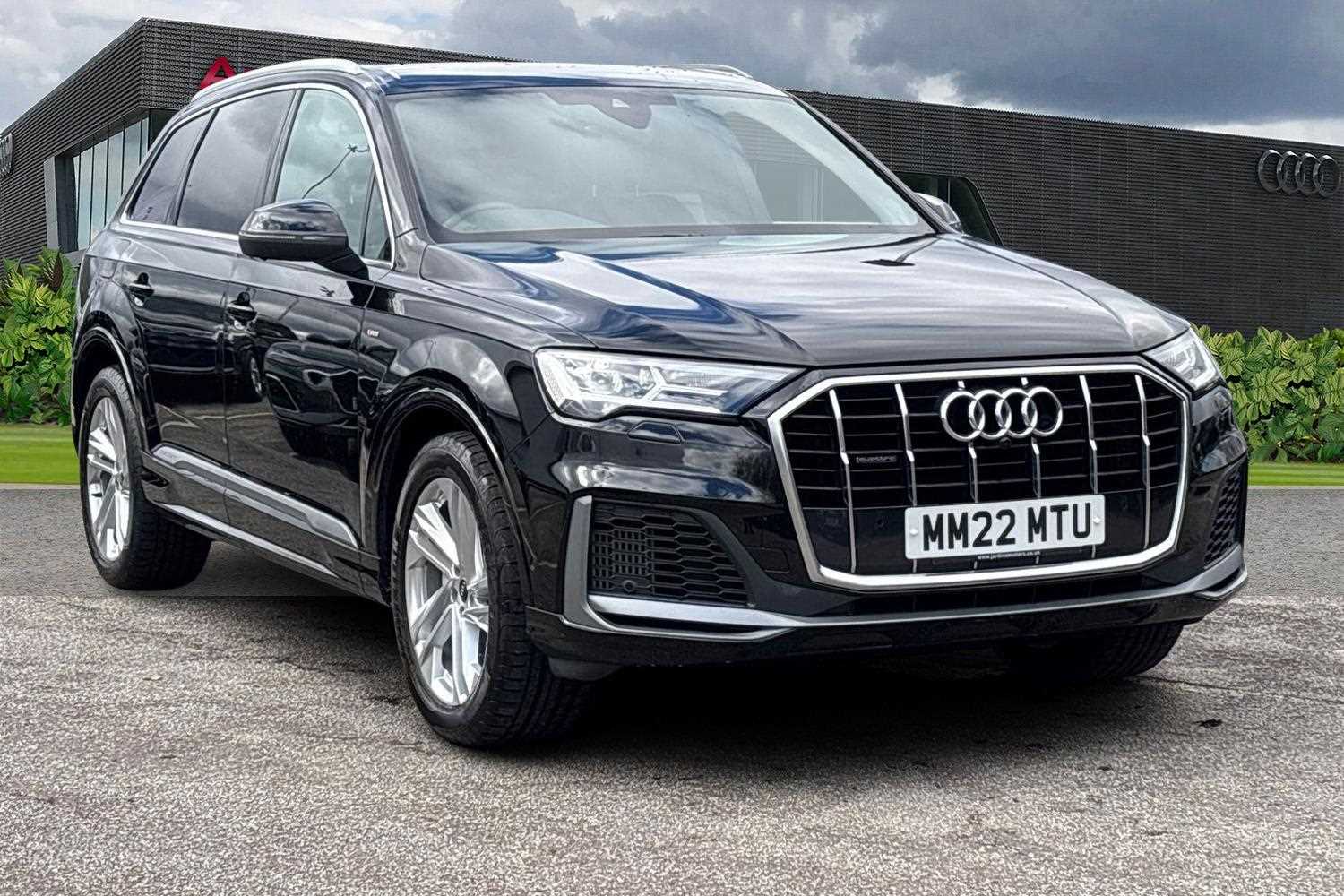 Main listing image - Audi Q7