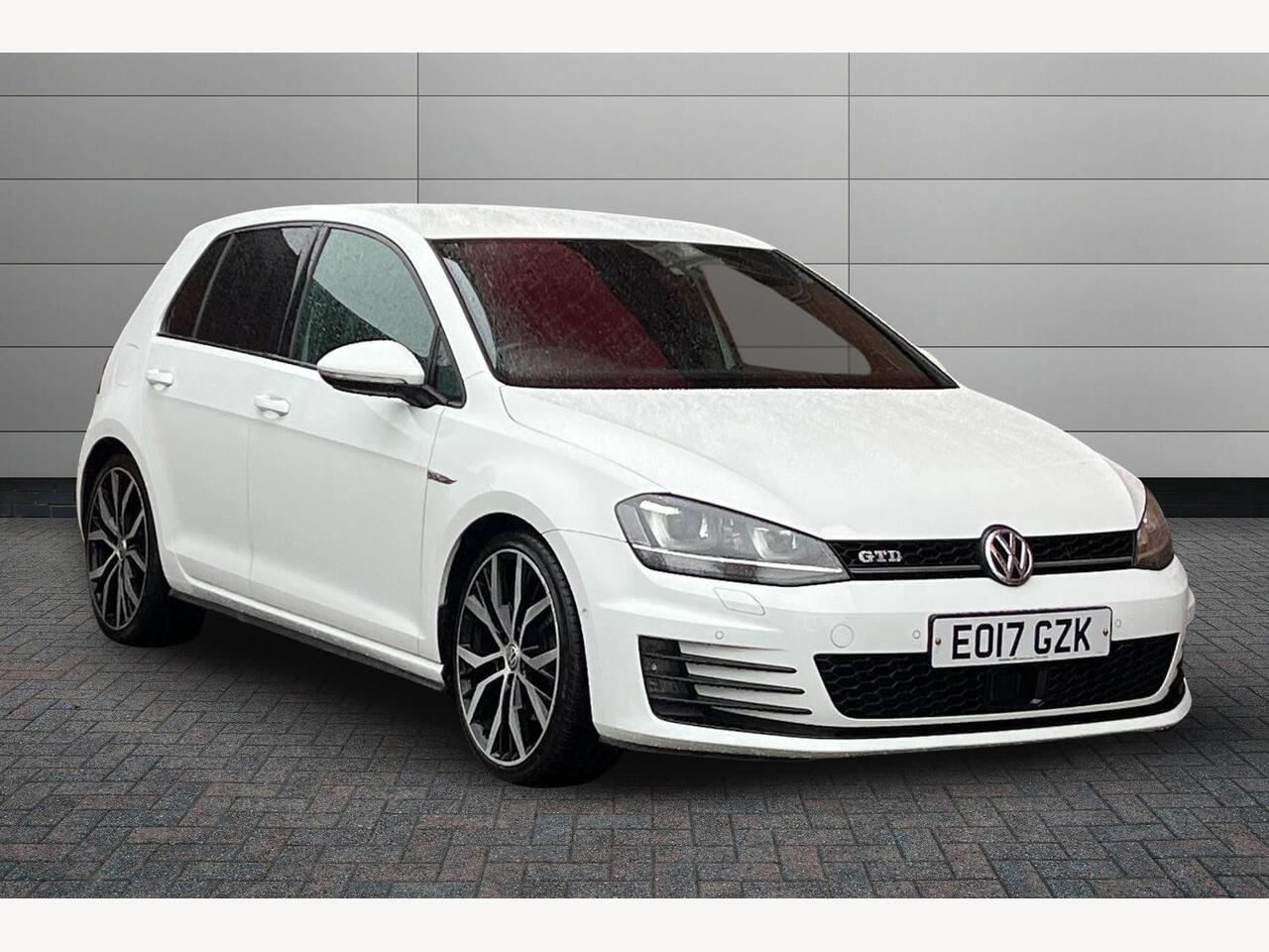 Main listing image - Volkswagen Golf