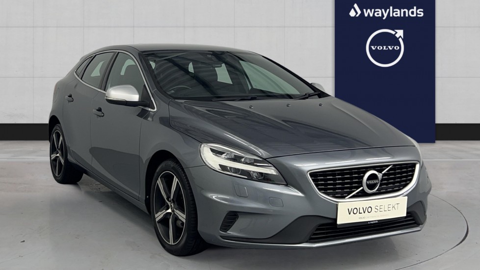 Main listing image - Volvo V40