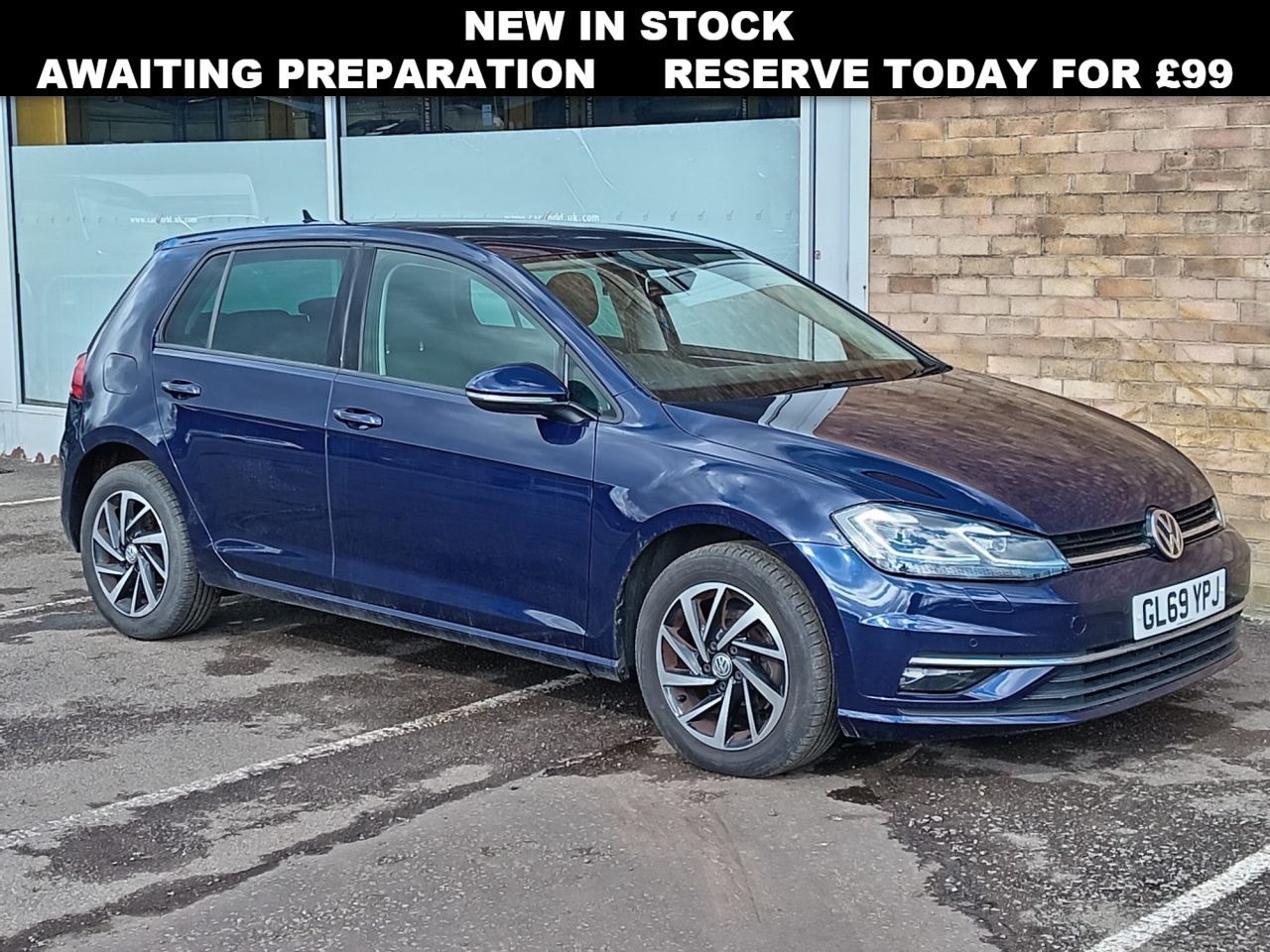 Main listing image - Volkswagen Golf