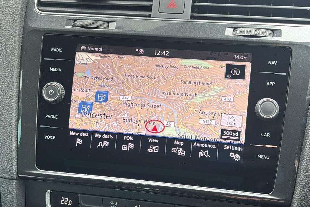 Main listing image - Volkswagen e-Golf