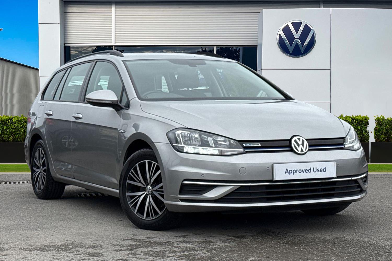Main listing image - Volkswagen Golf Estate