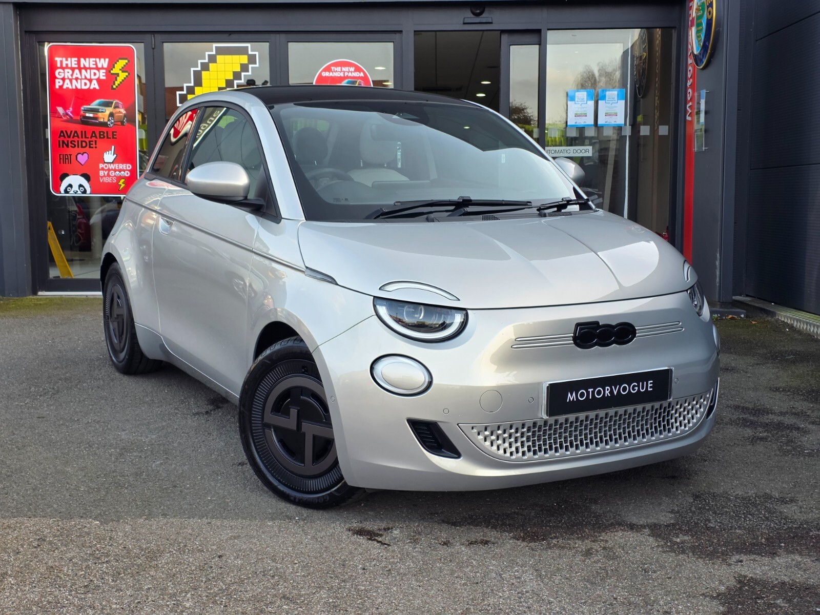 Main listing image - Fiat 500 Electric