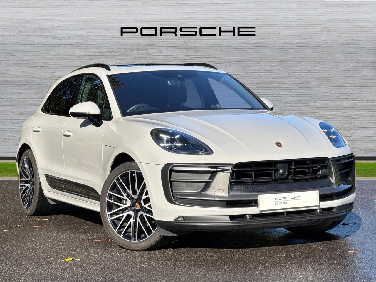 Main listing image - Porsche Macan