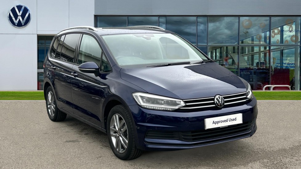 Main listing image - Volkswagen Touran