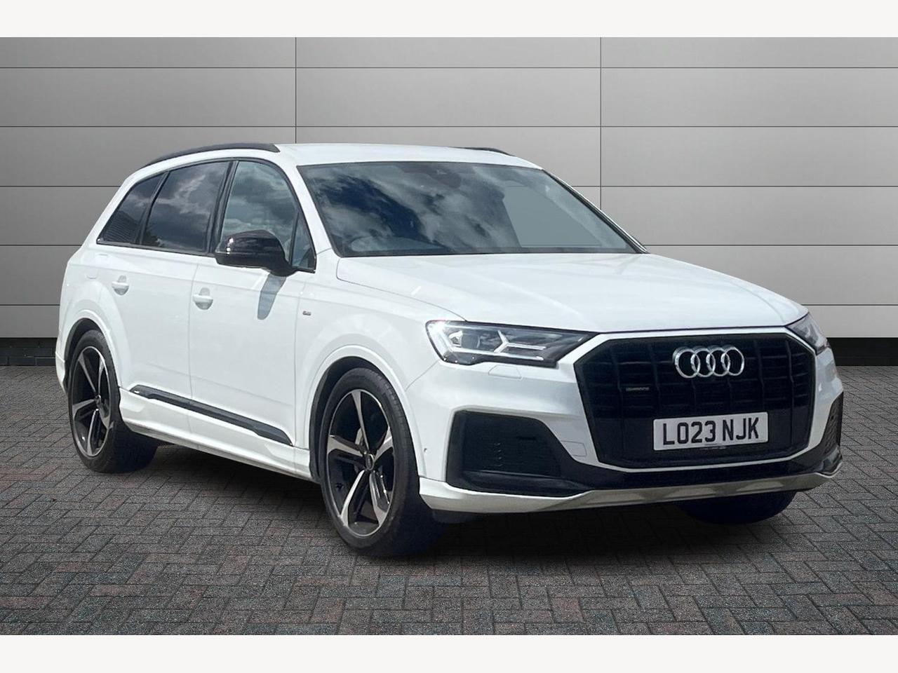 Main listing image - Audi Q7