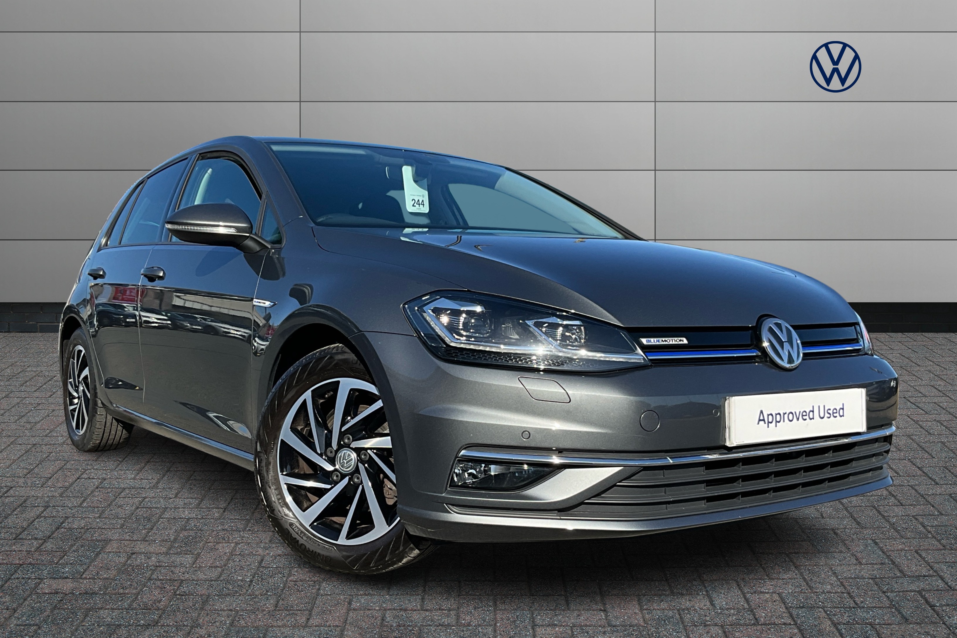 Main listing image - Volkswagen Golf