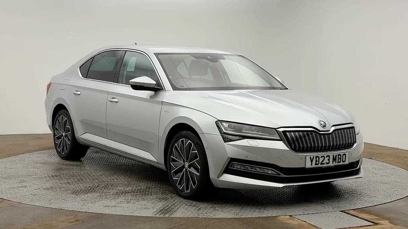Main listing image - Skoda Superb