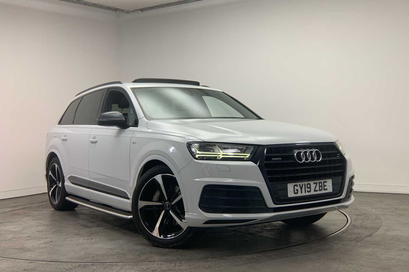 Main listing image - Audi Q7