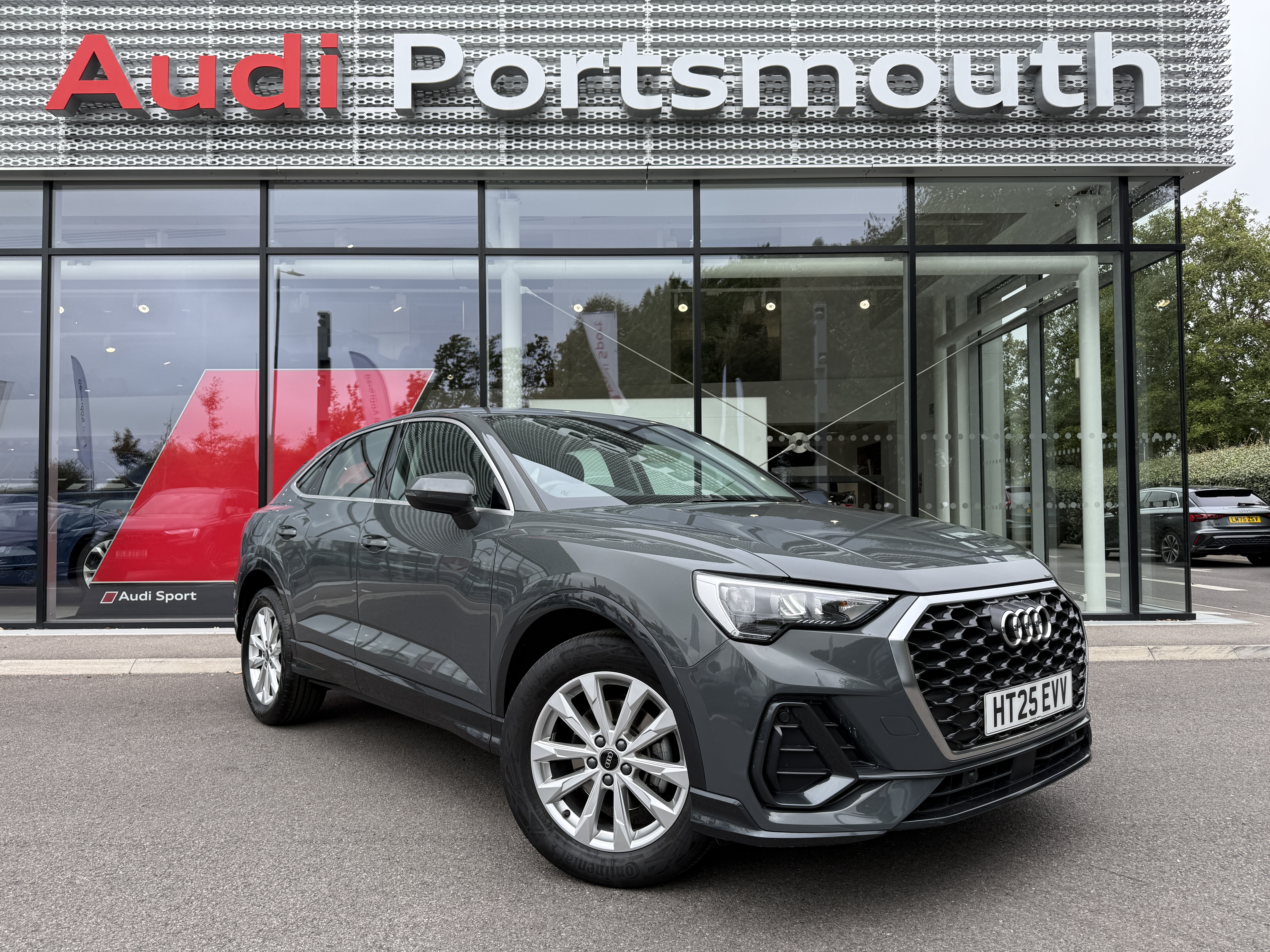 Main listing image - Audi Q3