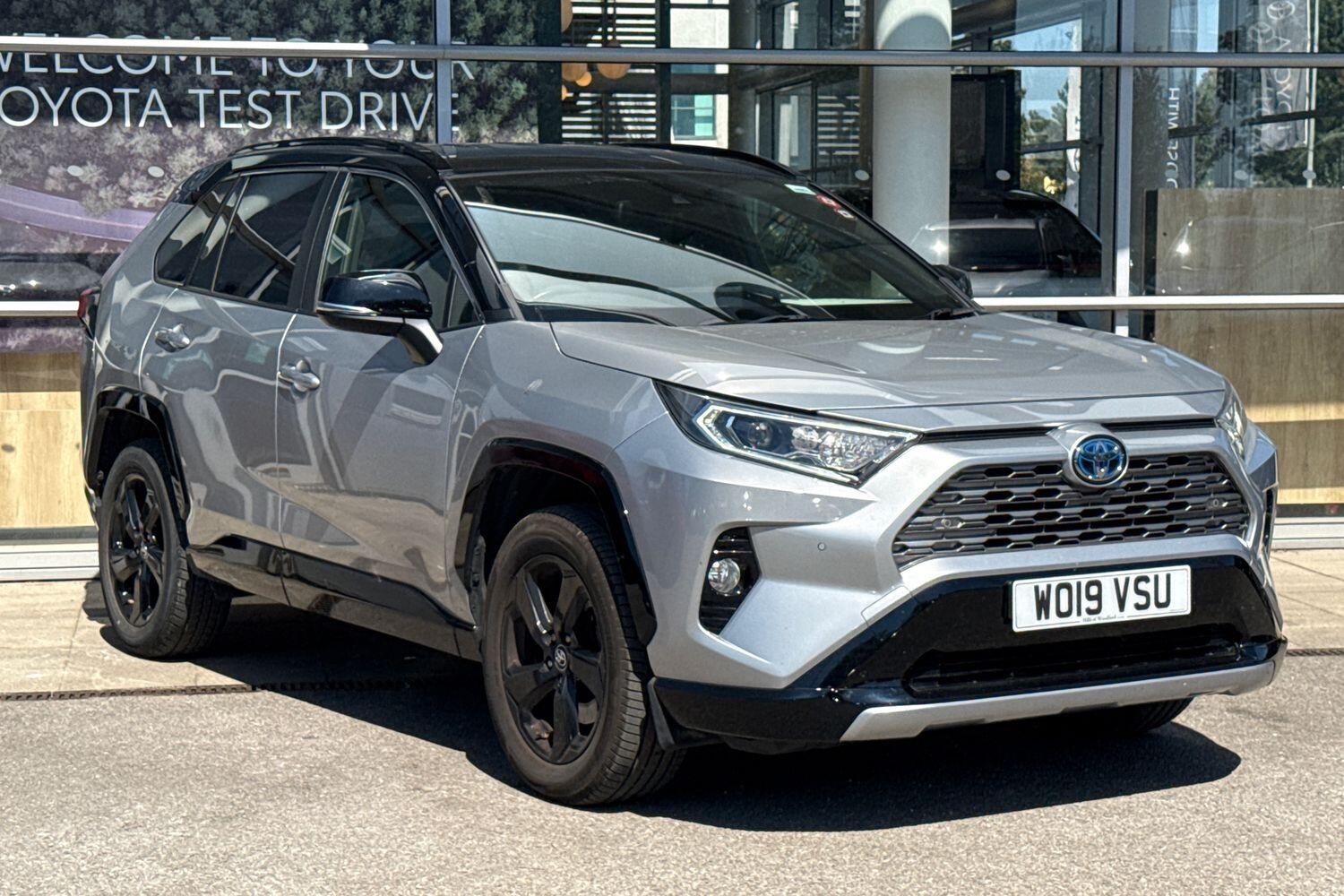Main listing image - Toyota RAV4