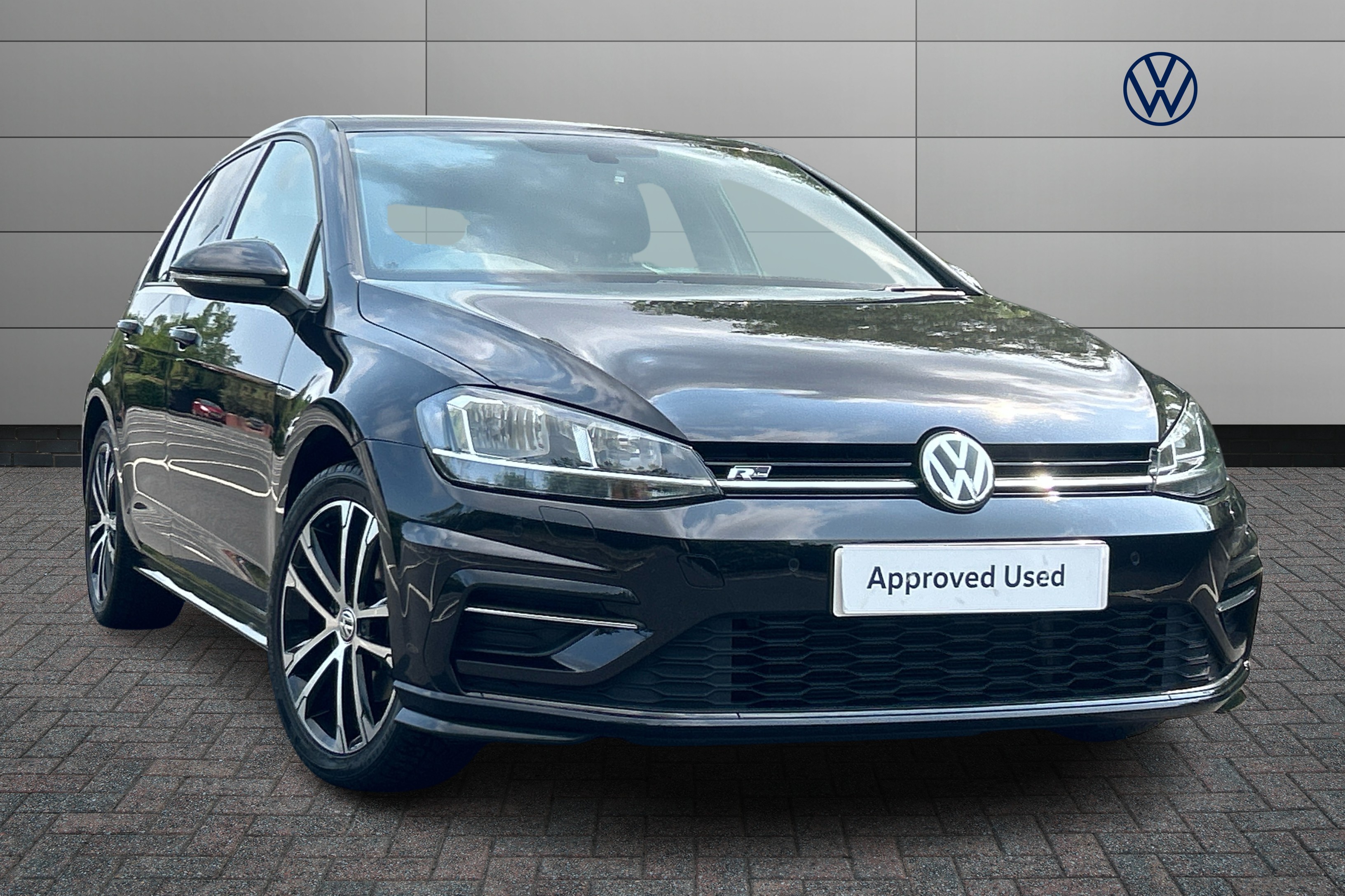 Main listing image - Volkswagen Golf