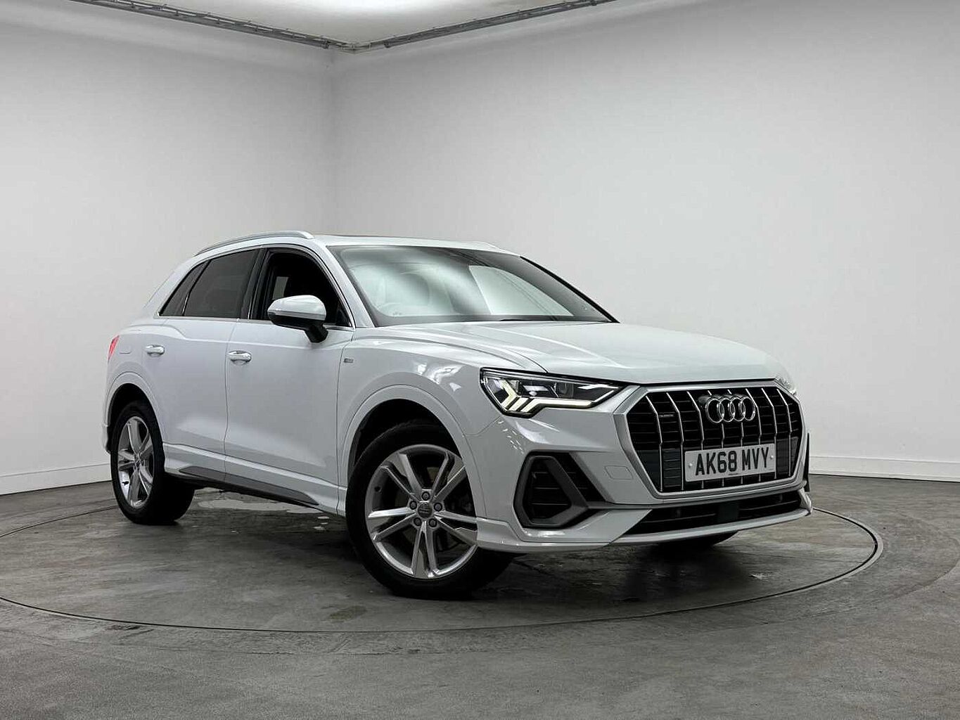 Main listing image - Audi Q3