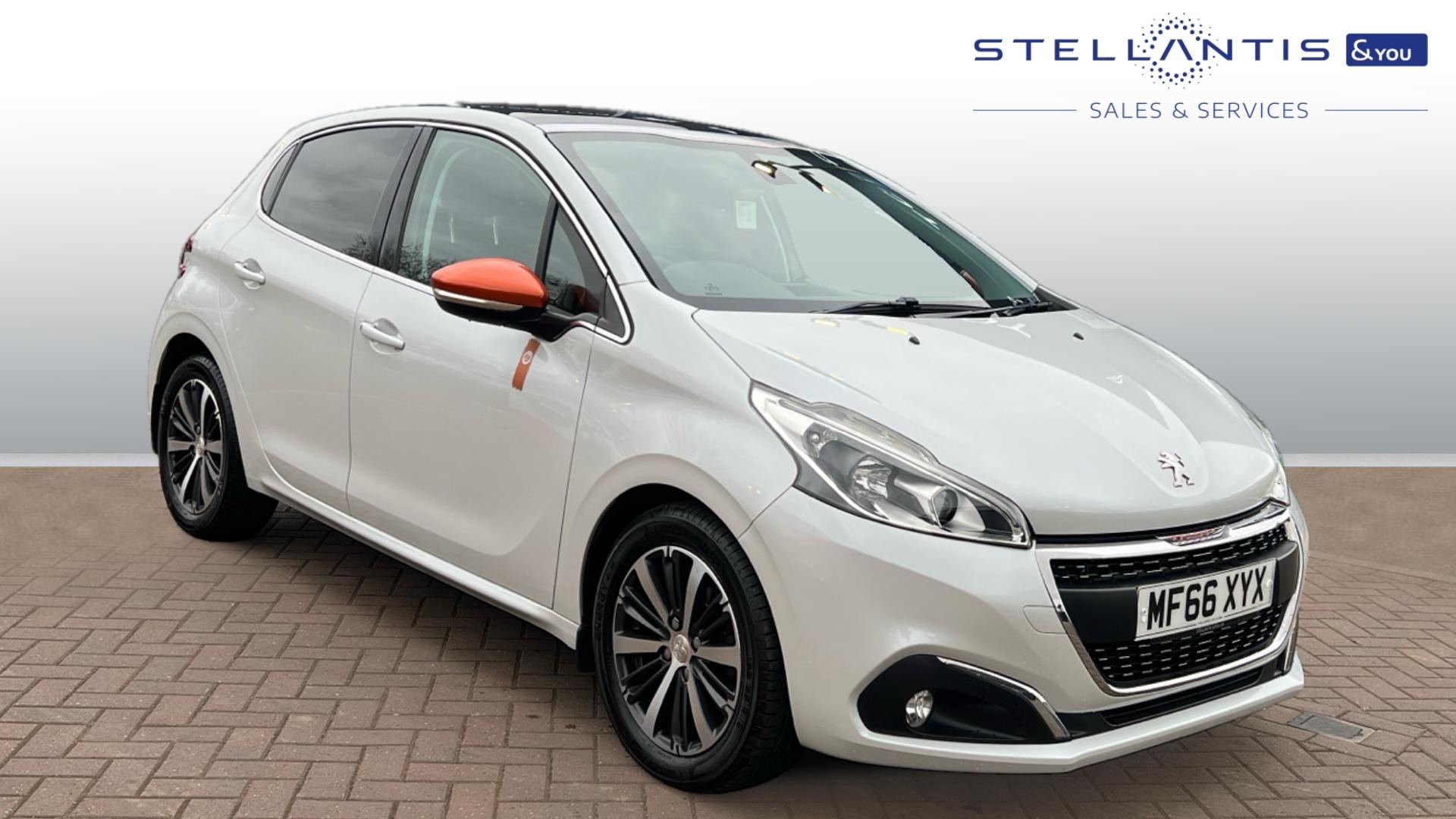 Main listing image - Peugeot 208