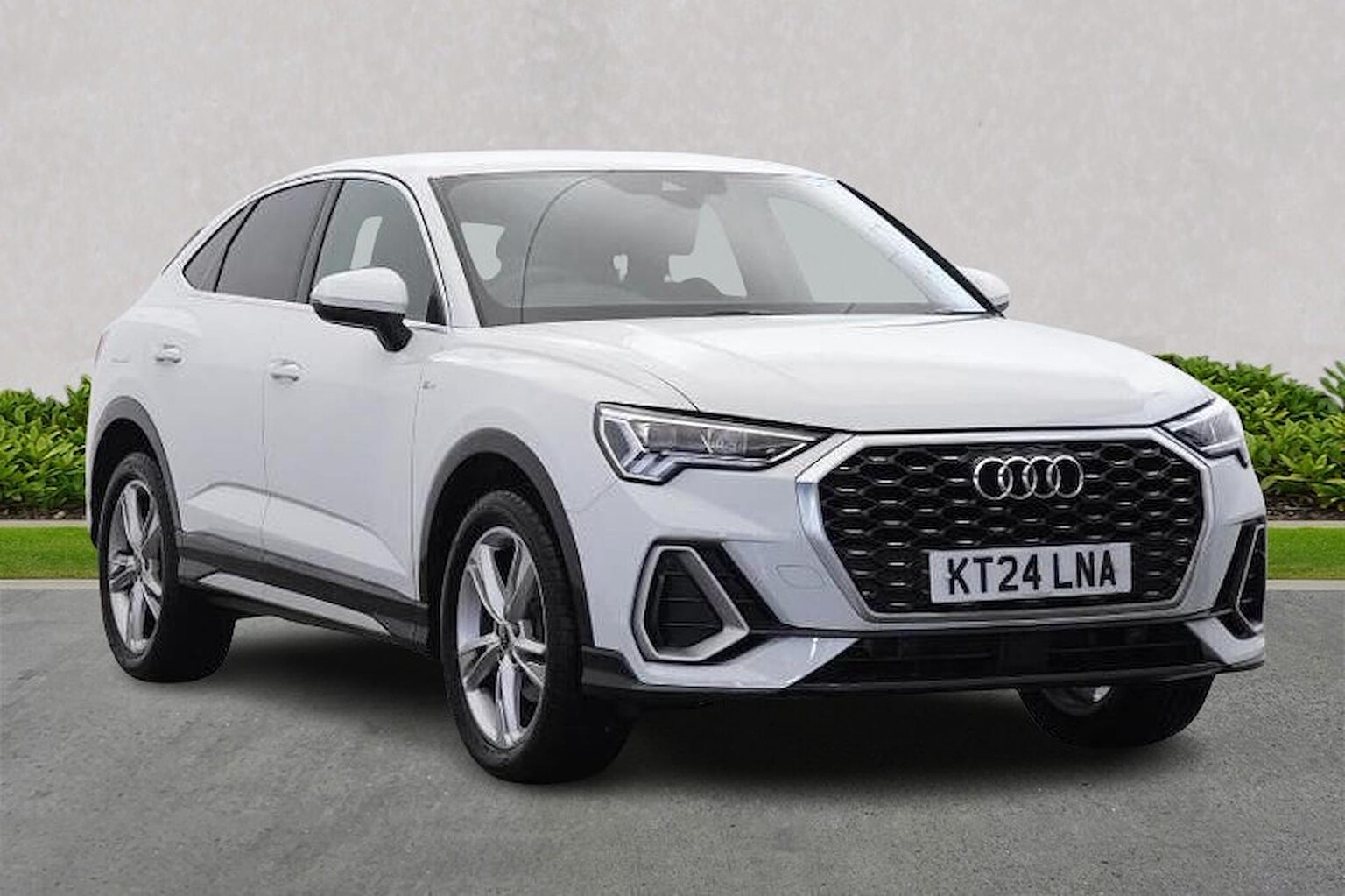 Main listing image - Audi Q3