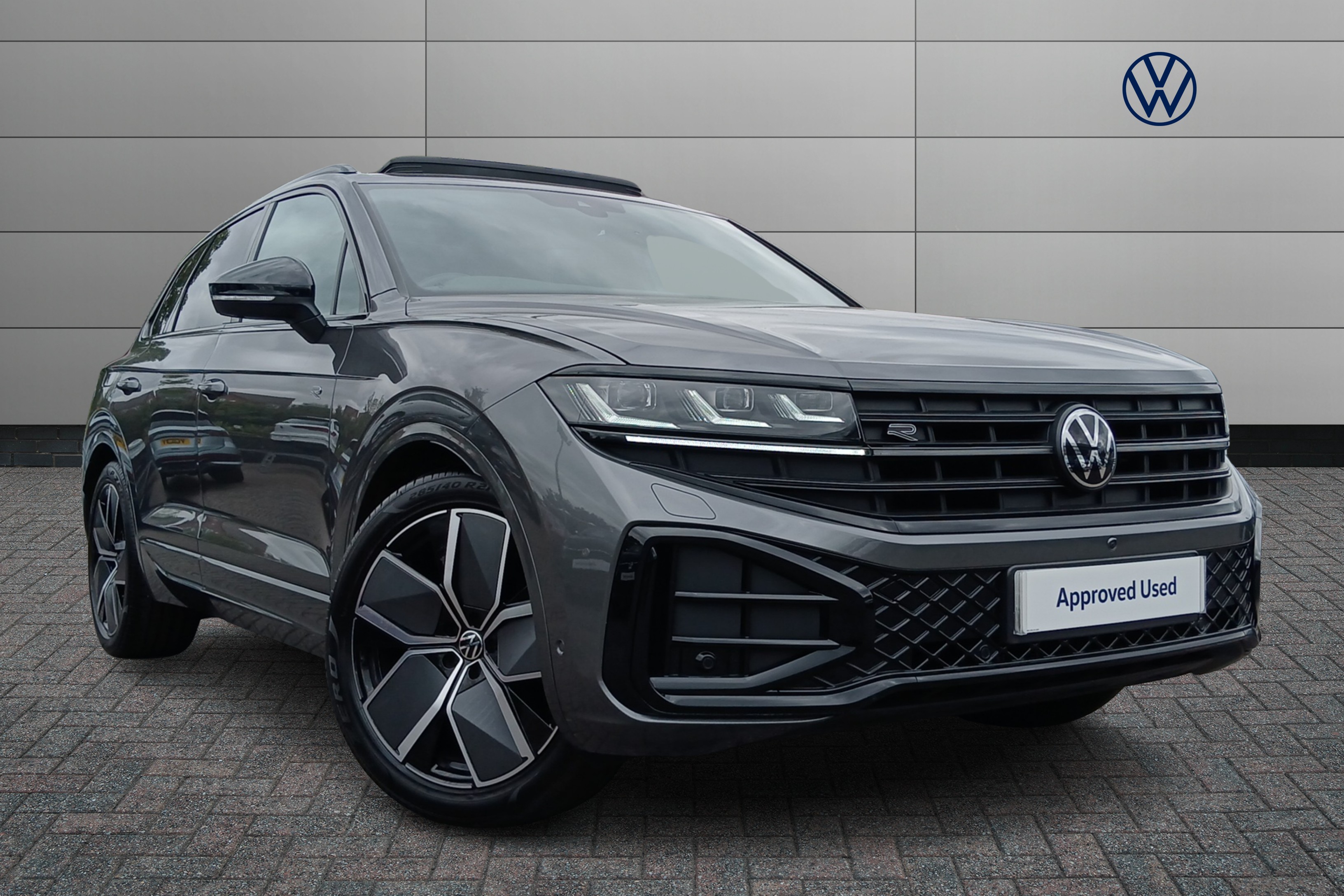 Main listing image - Volkswagen Touareg