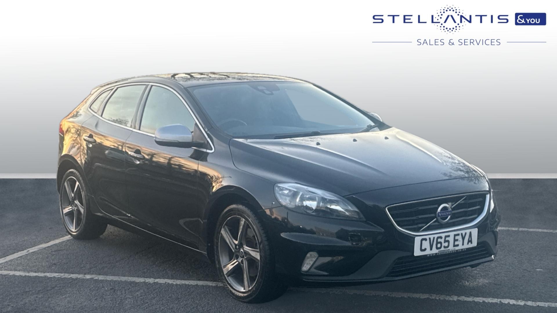 Main listing image - Volvo V40