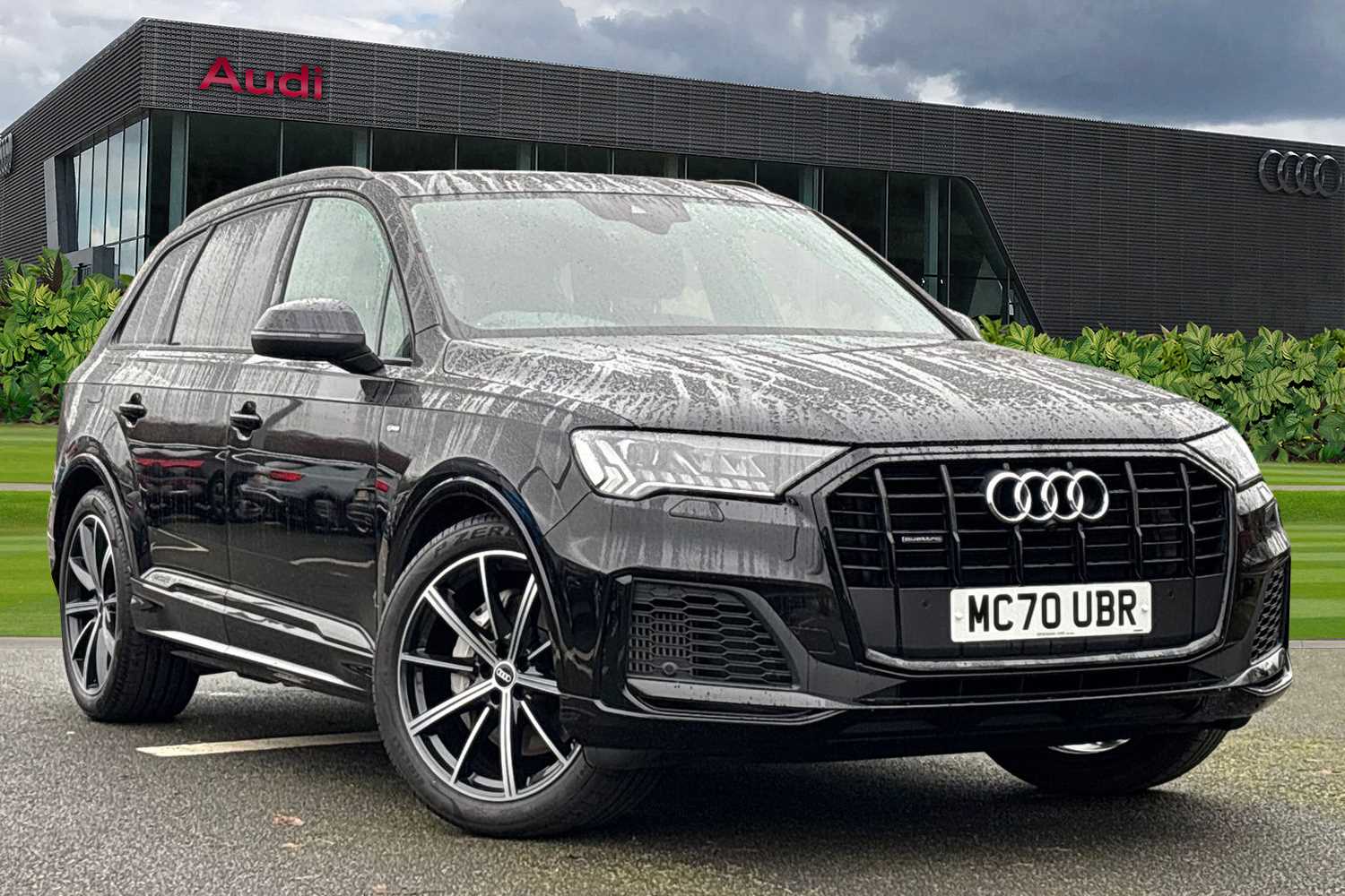 Main listing image - Audi Q7