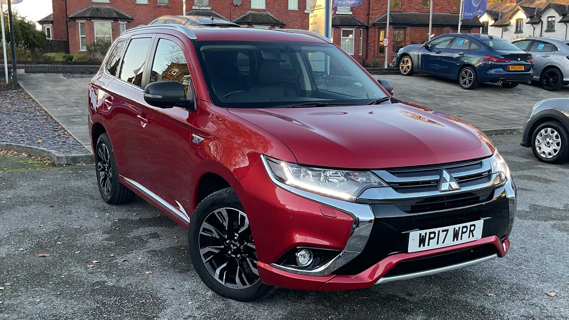 Main listing image - Mitsubishi Outlander