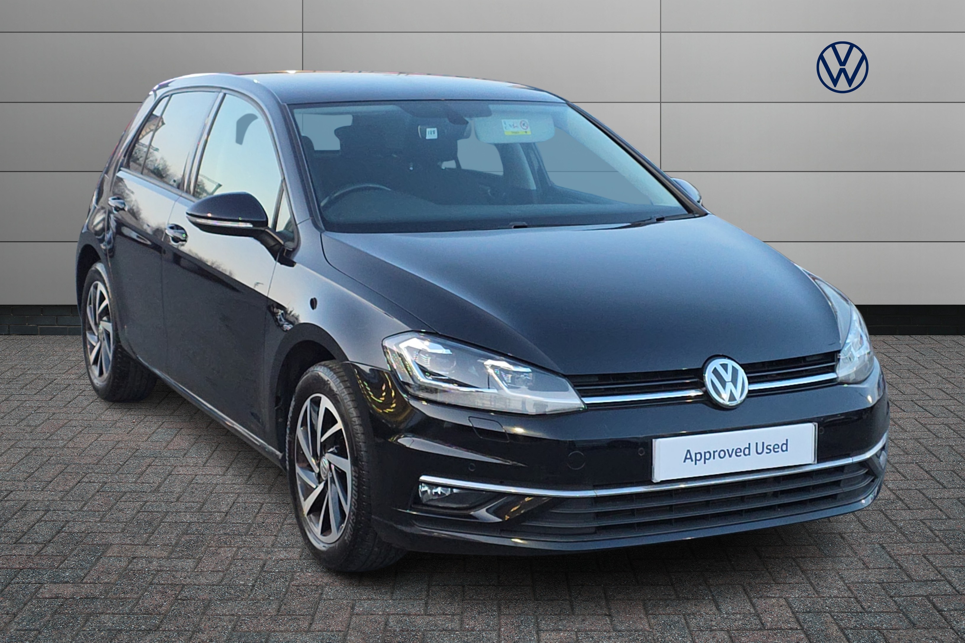 Main listing image - Volkswagen Golf