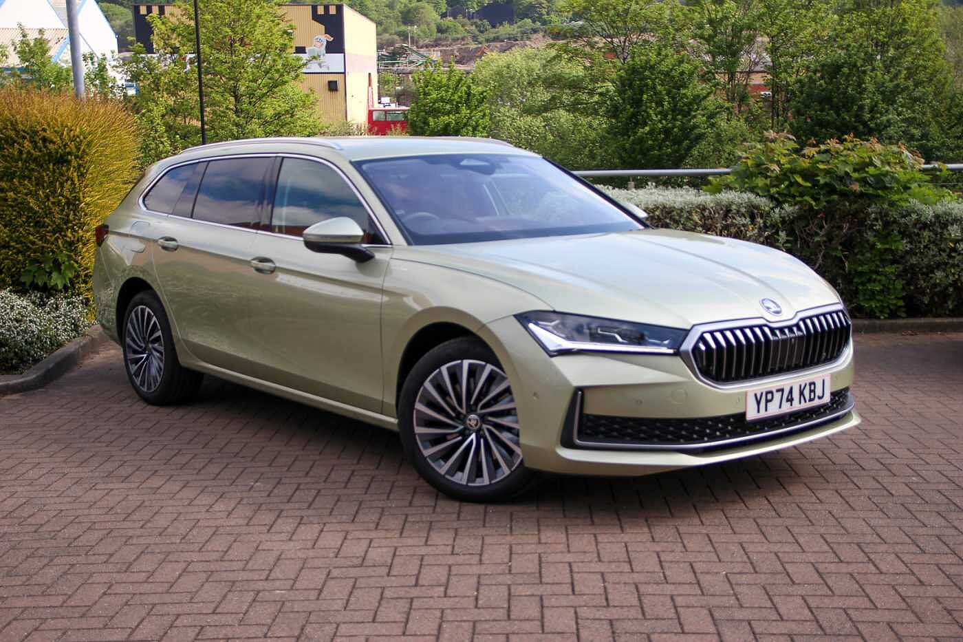 Main listing image - Skoda Superb Estate