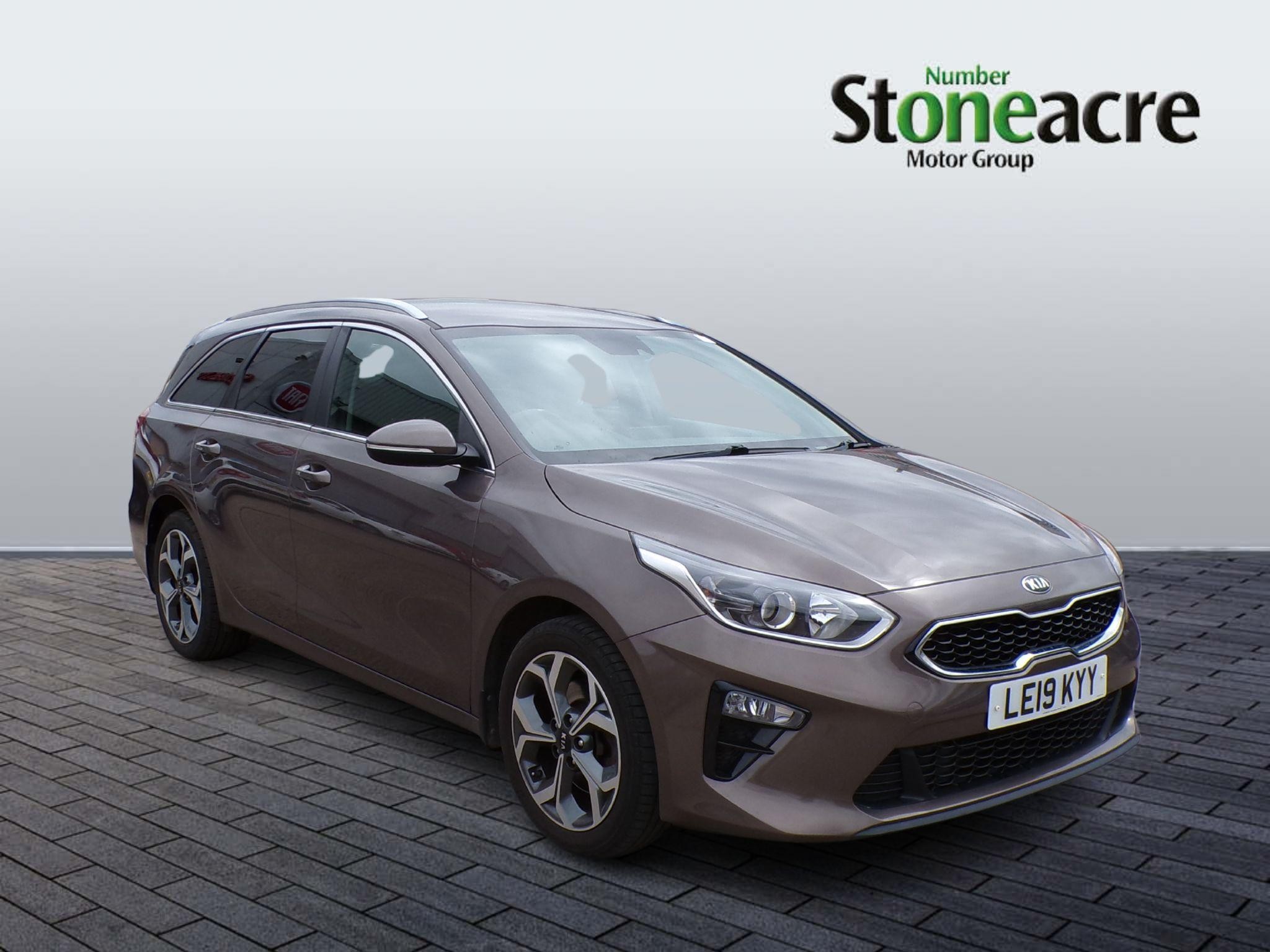Main listing image - Kia Ceed SW