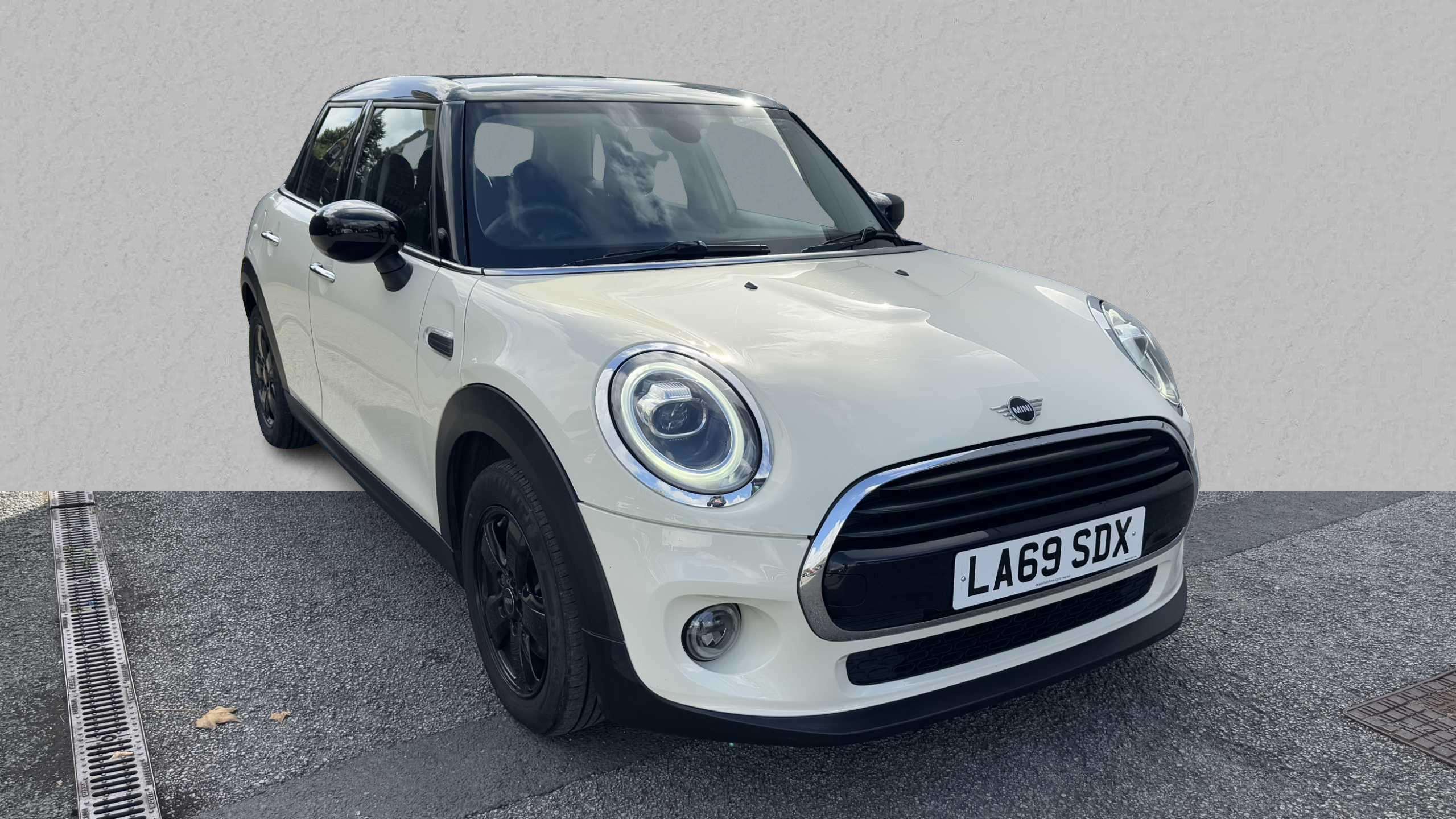 Main listing image - MINI Hatchback 5dr