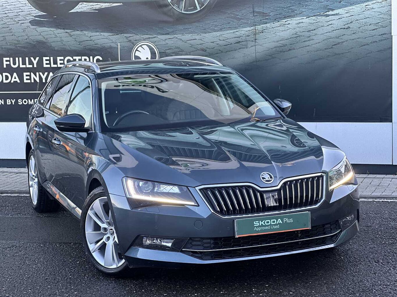 Main listing image - Skoda Superb Estate