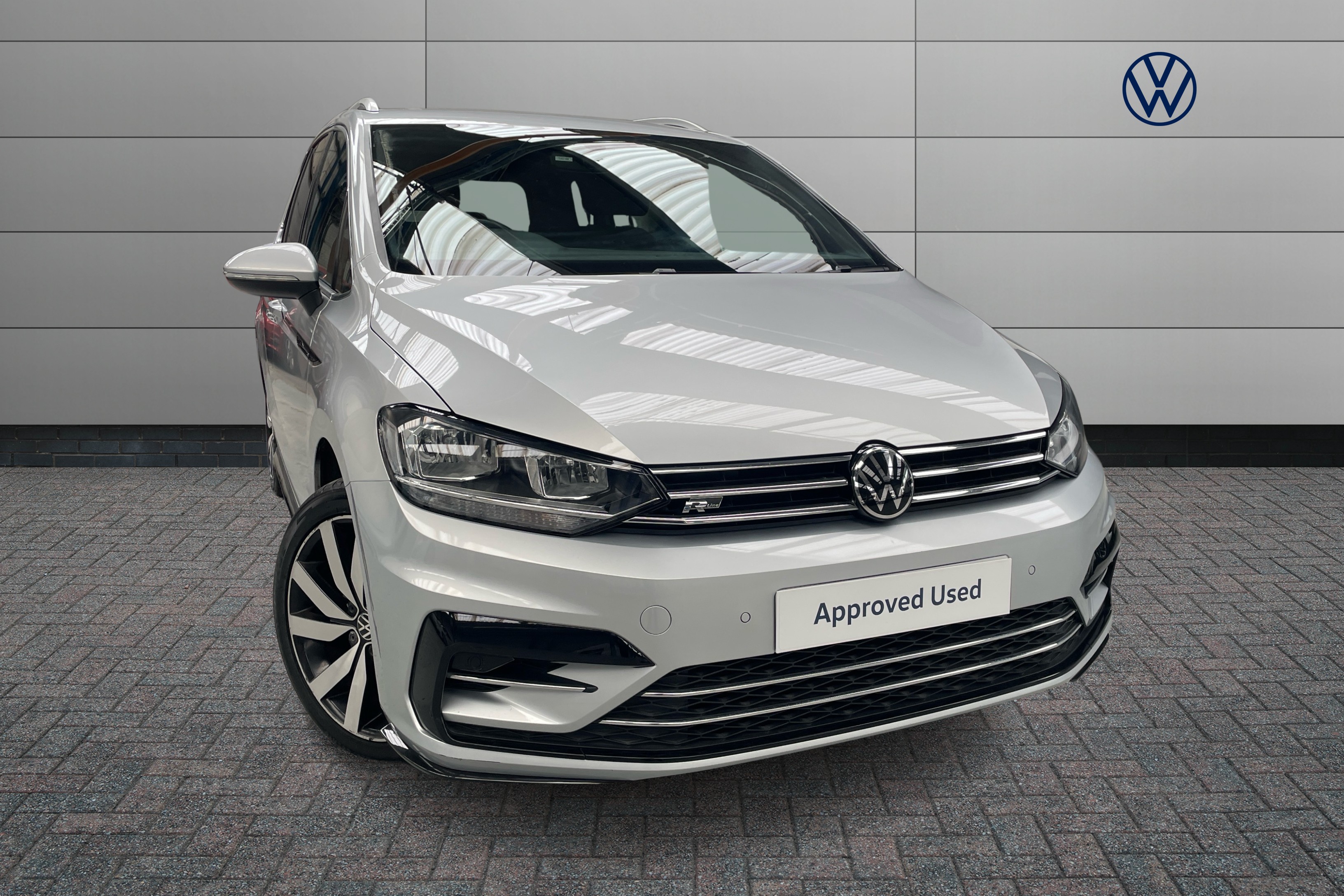 Main listing image - Volkswagen Touran