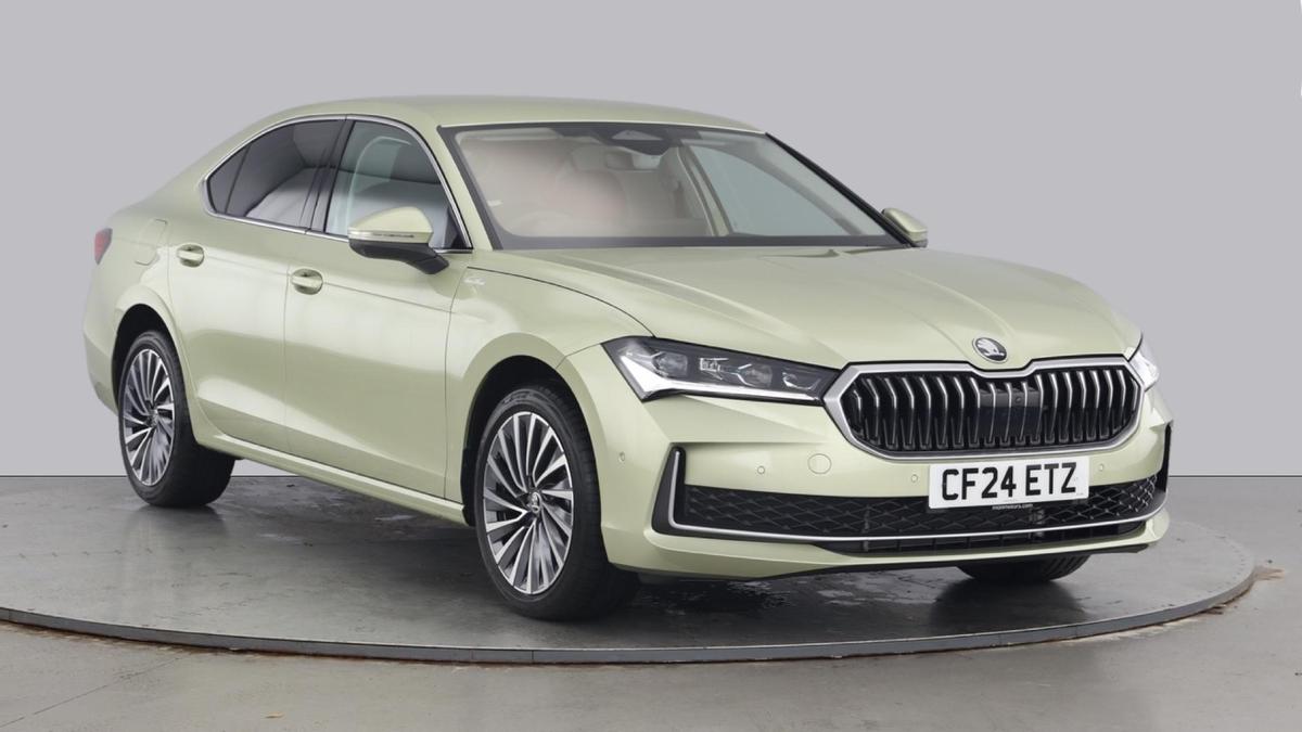 Main listing image - Skoda Superb