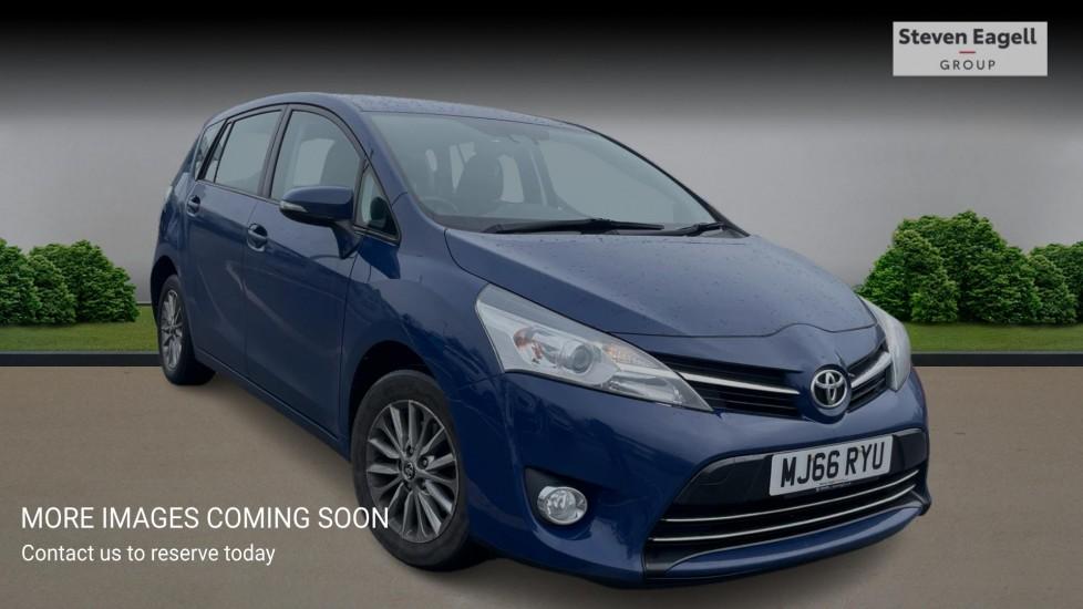 Main listing image - Toyota Verso