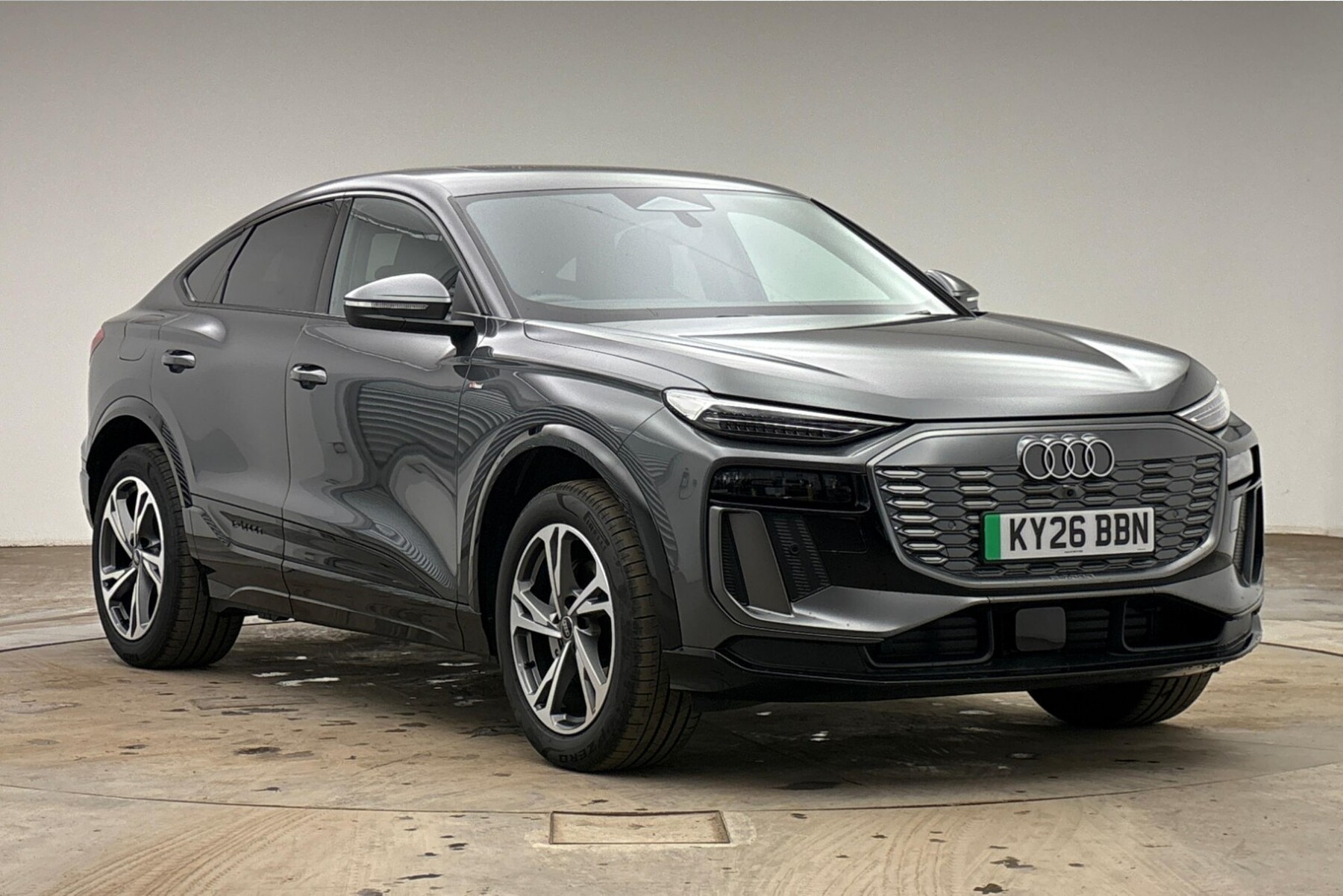 Main listing image - Audi Q6