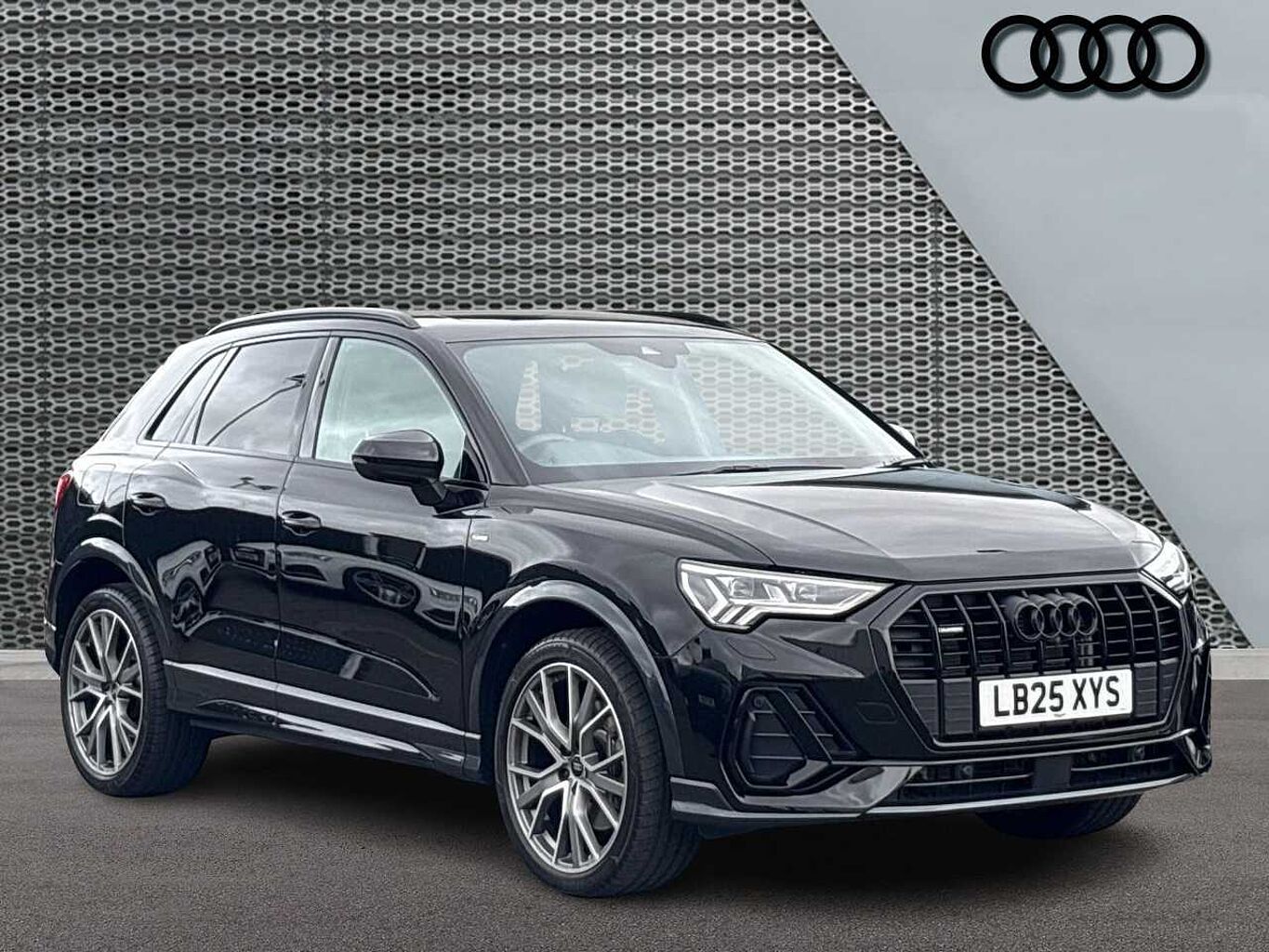 Main listing image - Audi Q3