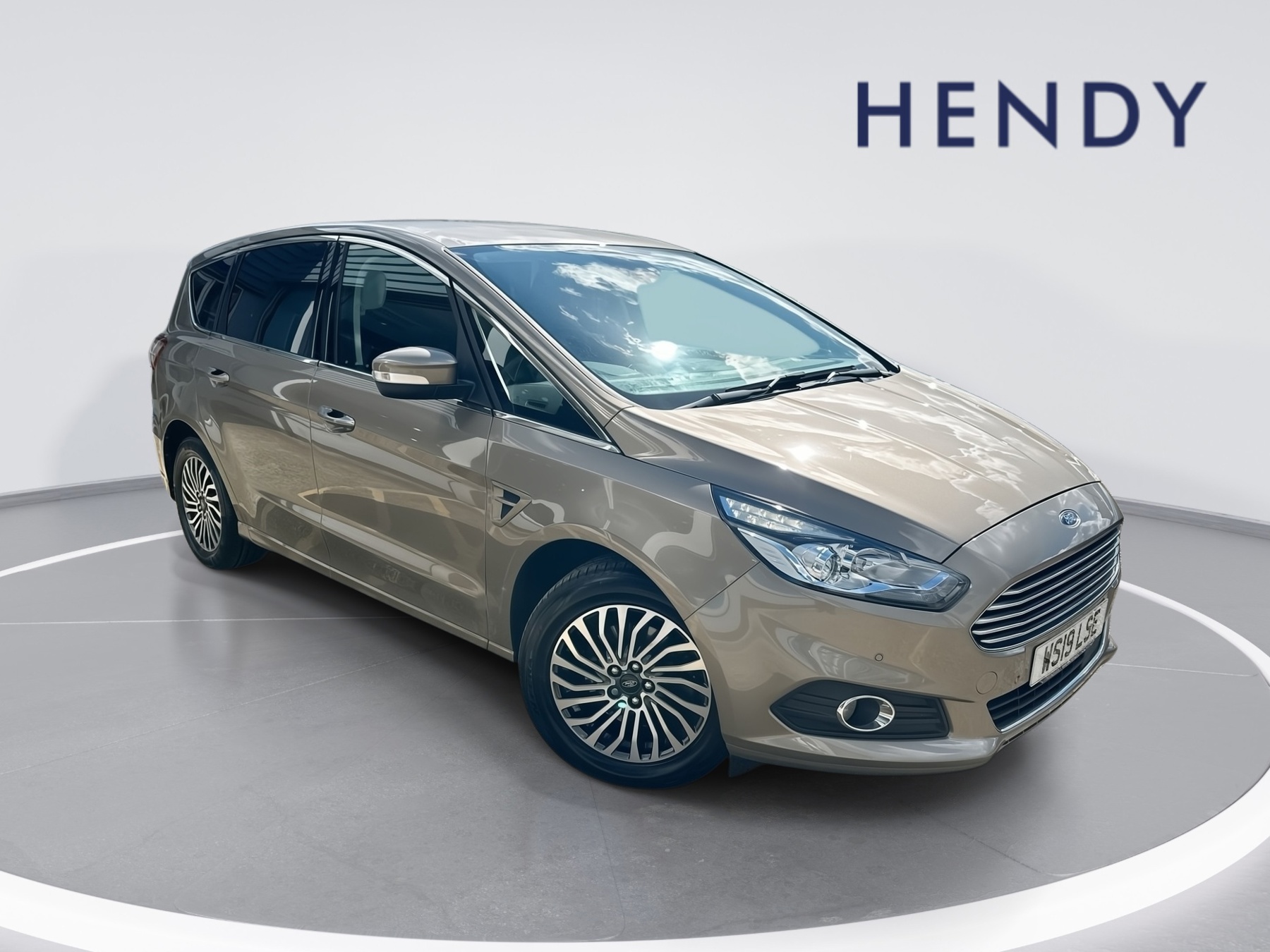 Main listing image - Ford S-MAX