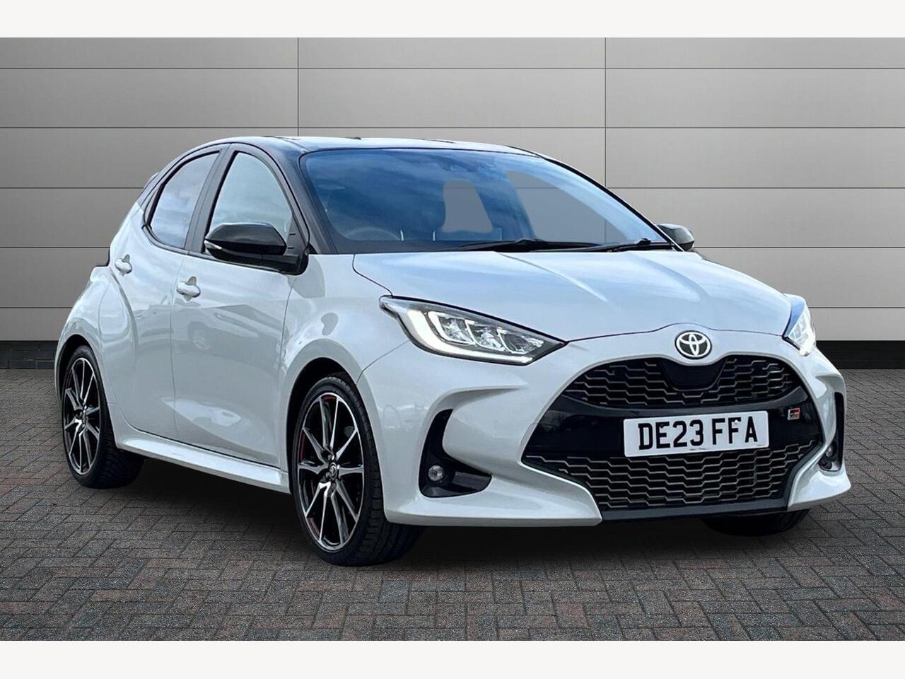 Main listing image - Toyota Yaris