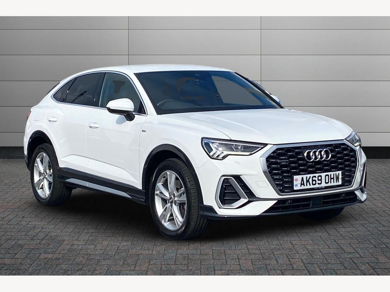 Main listing image - Audi Q3