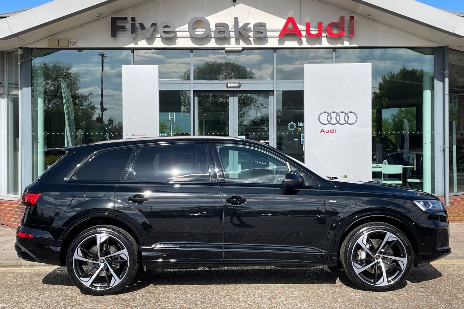 Main listing image - Audi Q7