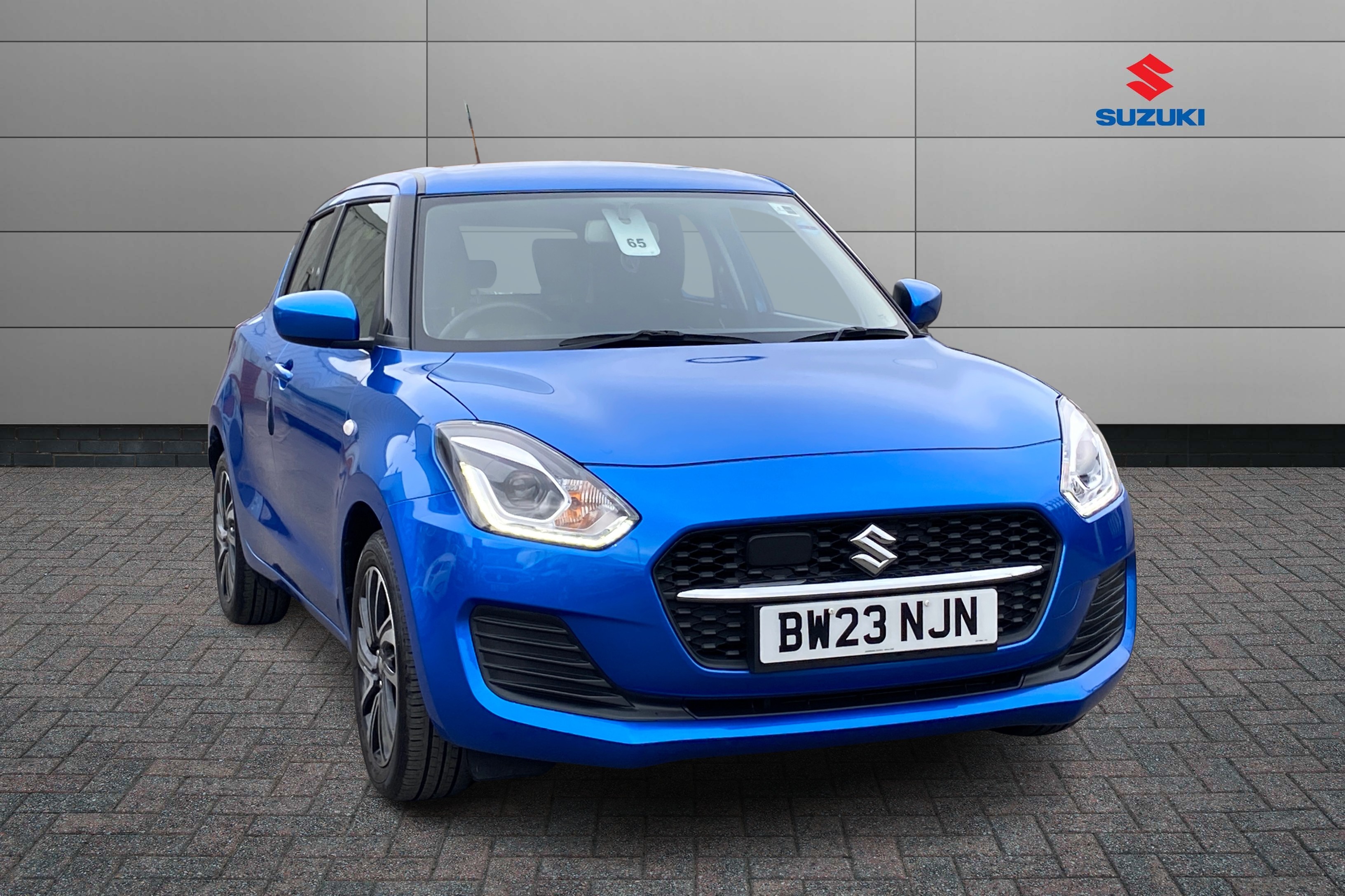 Main listing image - Suzuki Swift
