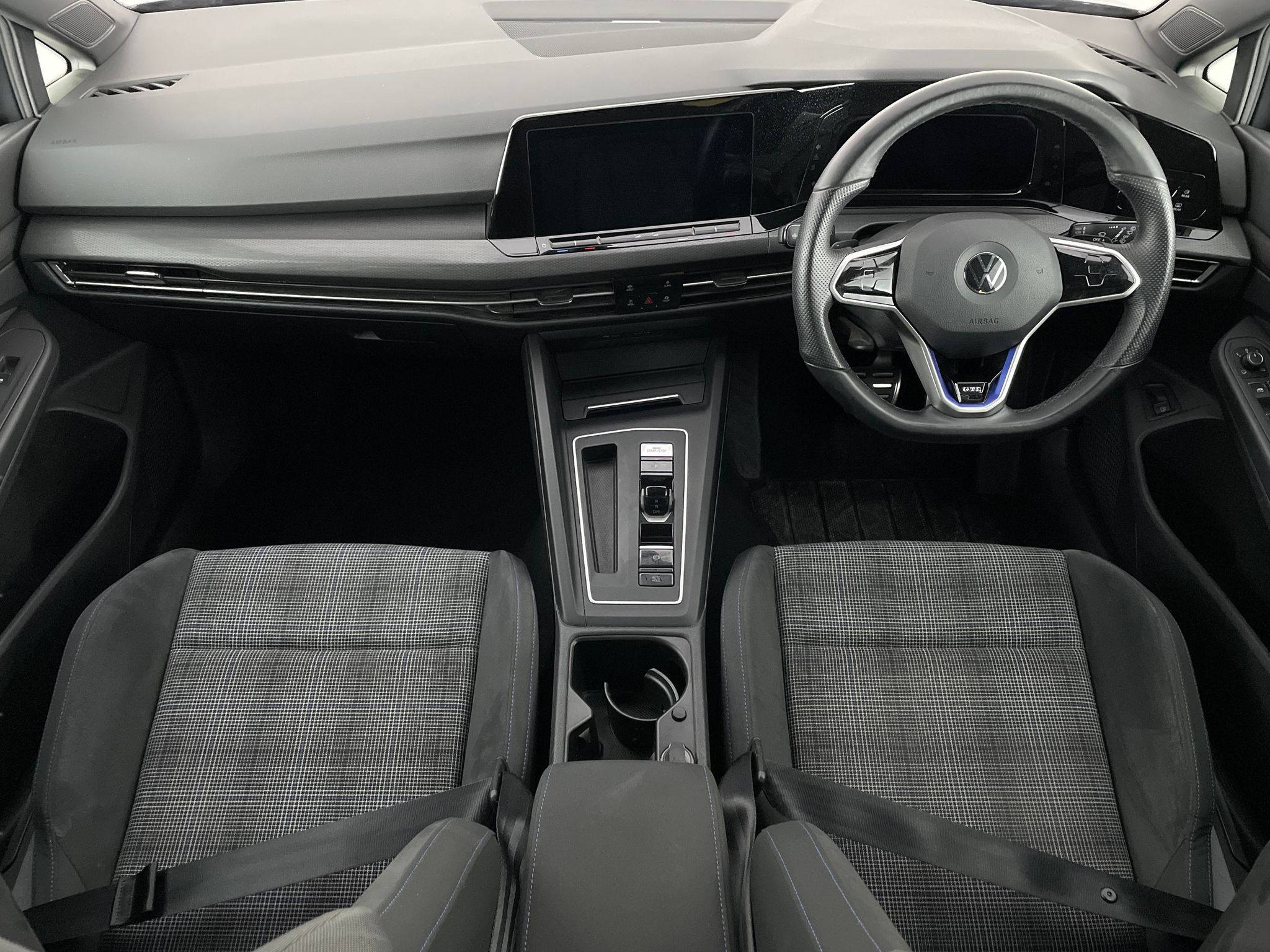 Main listing image - Volkswagen Golf GTE
