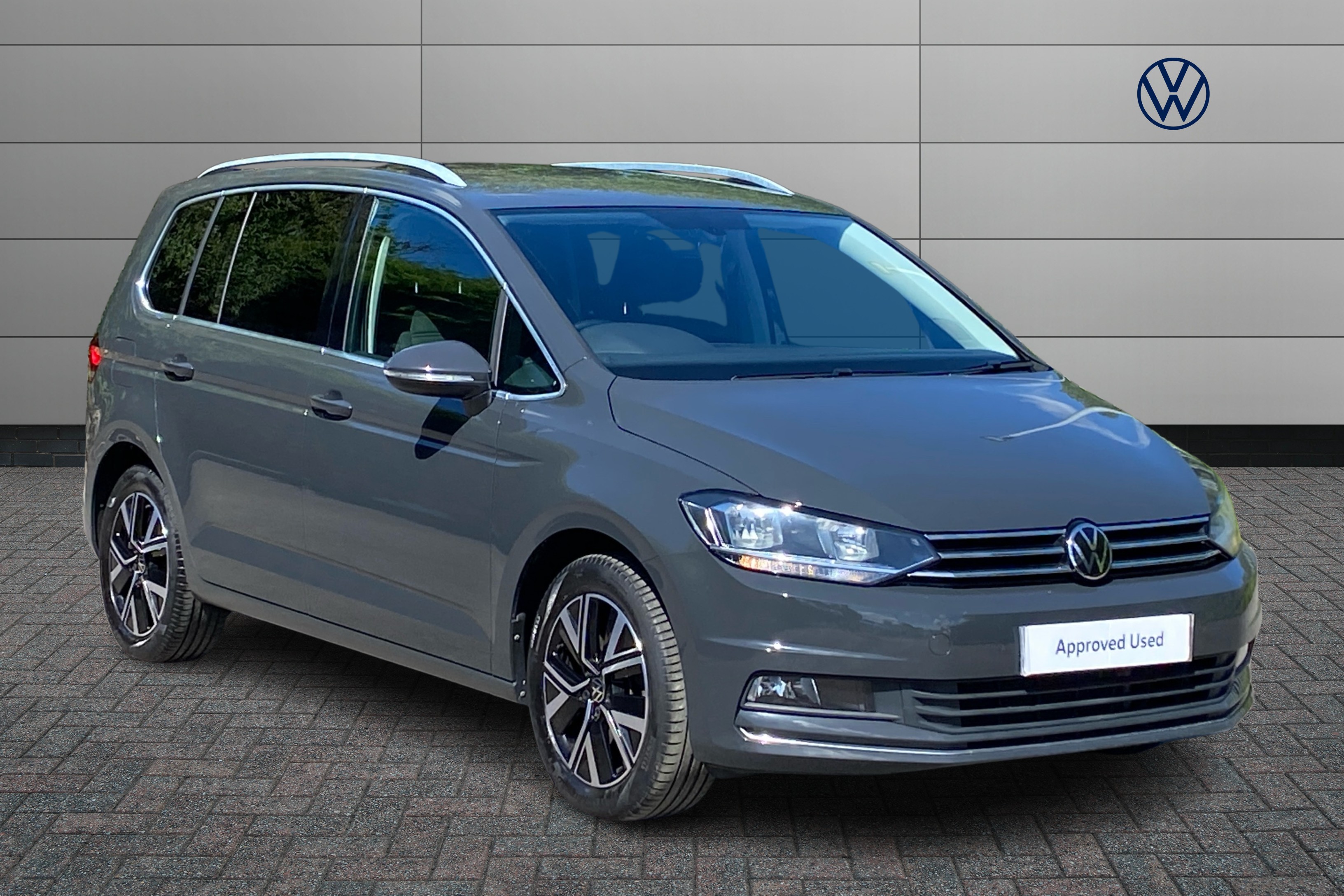 Main listing image - Volkswagen Touran